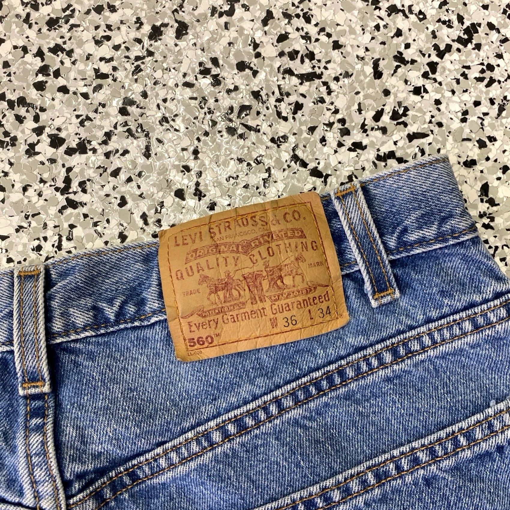 Levi's VINTAGE Levi's 560 Jeans Mens 33x33 Blue Medium Wash Denim Made In USA Size US 33 - 5 Thumbnail