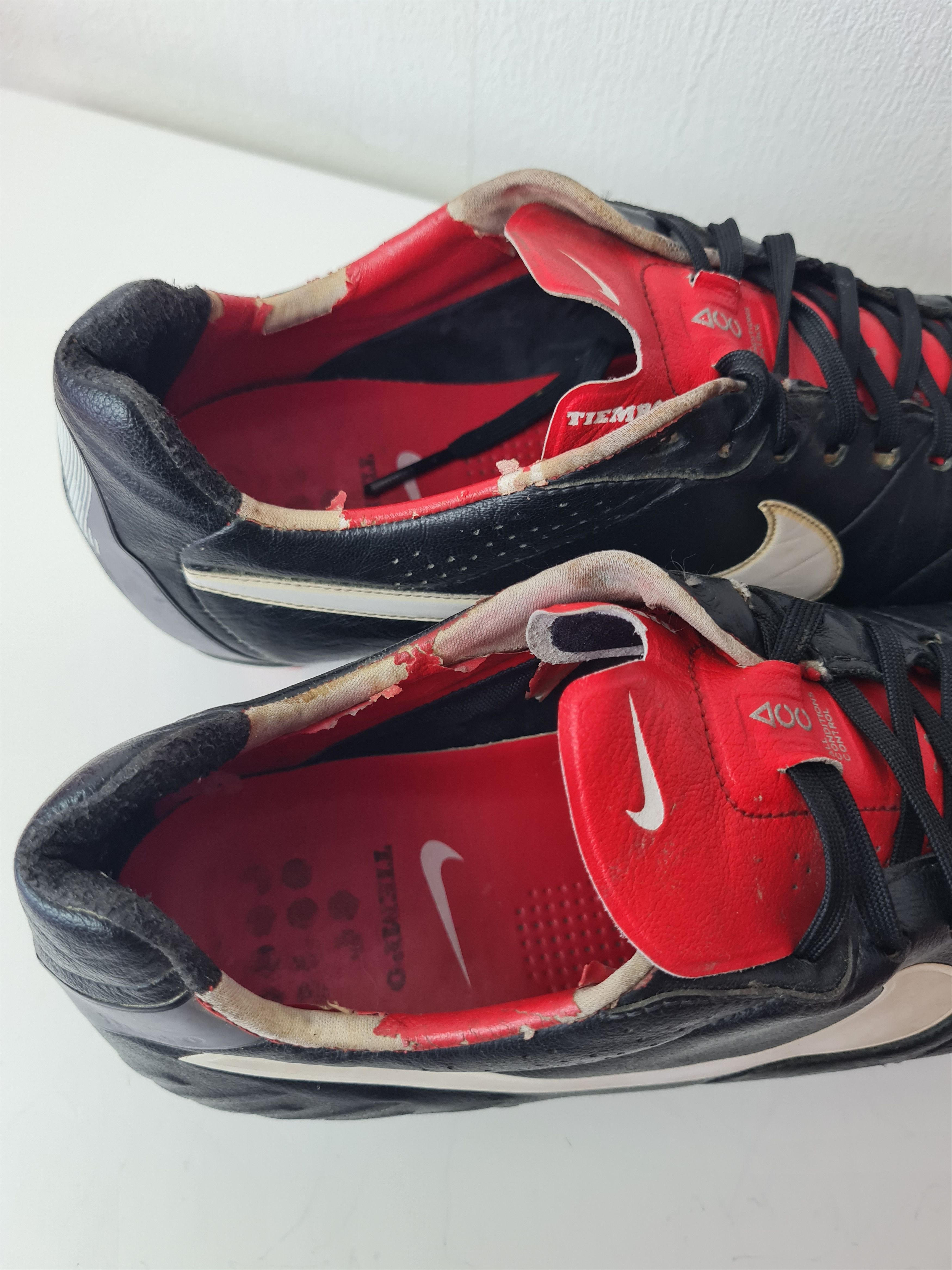 Nike Football cleats boots 2012 454309-010 NIKE TIEMPO MYSTIC Size US 9 / EU 42 - 6 Thumbnail
