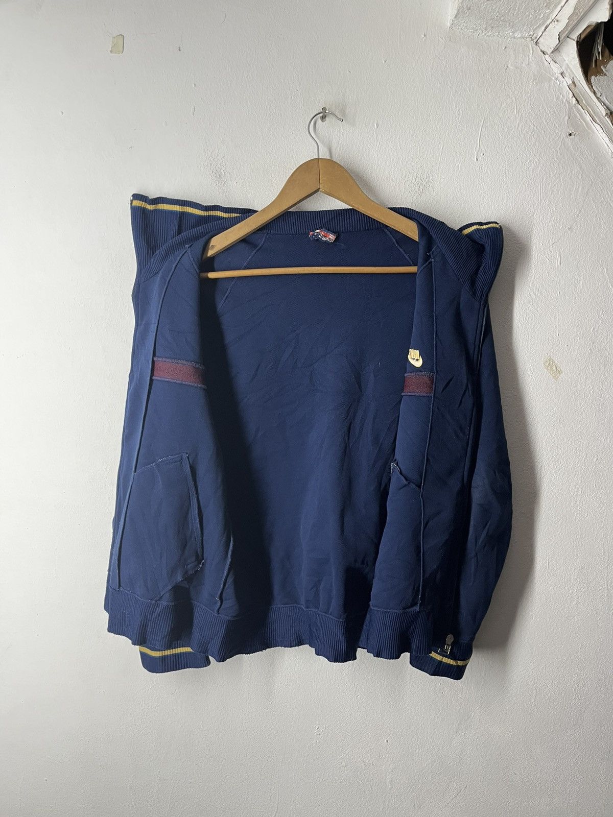Nike VINTAGE NIKE SWOOSH 90s TRACKTOP JACKET DISSTRESSED Size US M / EU 48-50 / 2 - 9 Thumbnail