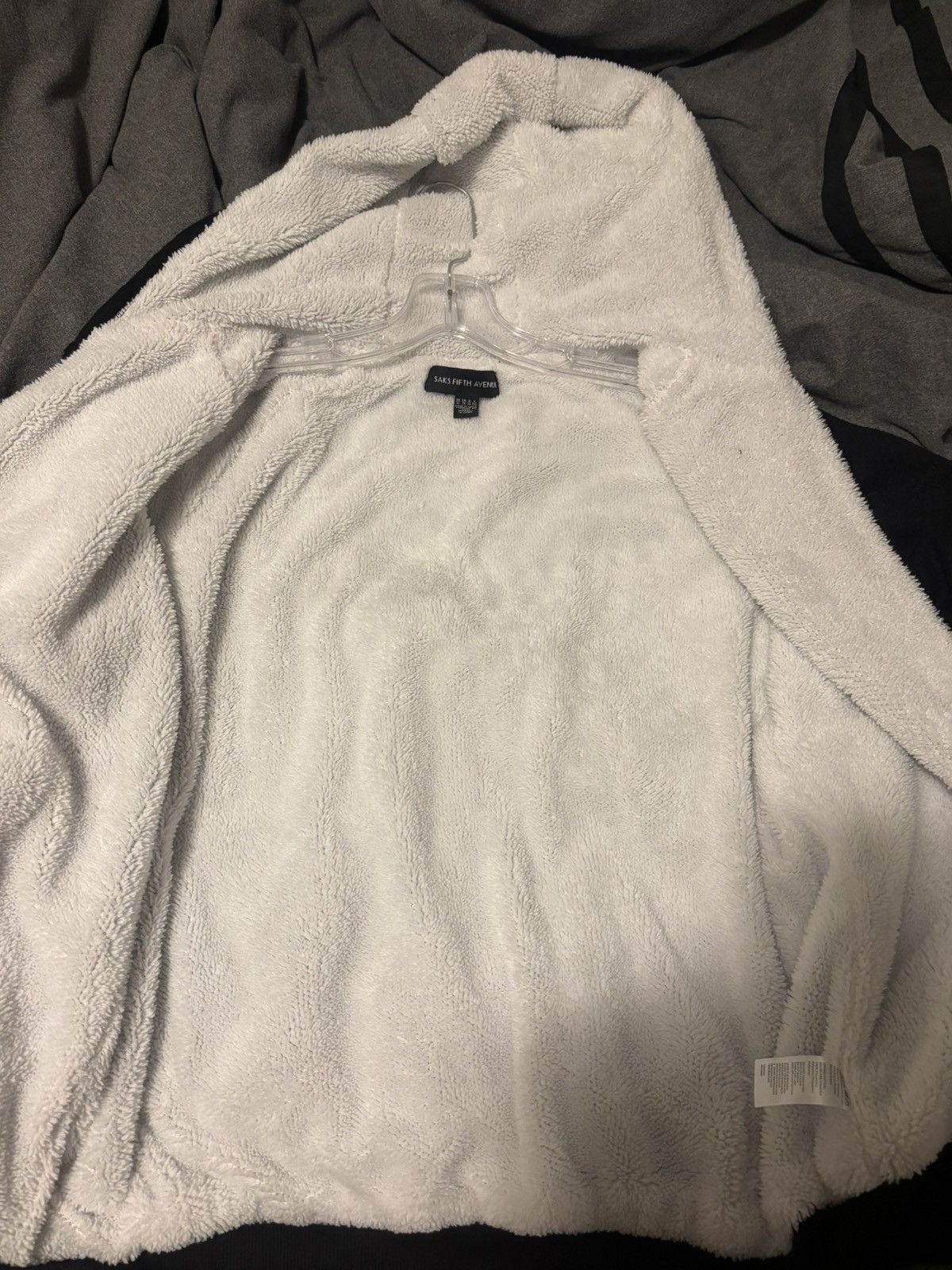Saks Fifth Avenue Saks Fifth Ave white sherpa inside Size US XL / EU 56 / 4 - 4 Thumbnail