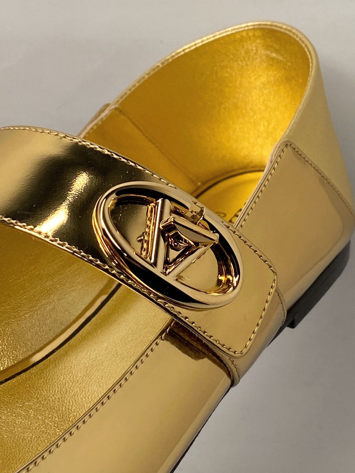 Valentino Valentino Garavani VLogo Mary-Jane ballerina shoes size 36 Size US 6 / IT 36 - 10 Thumbnail