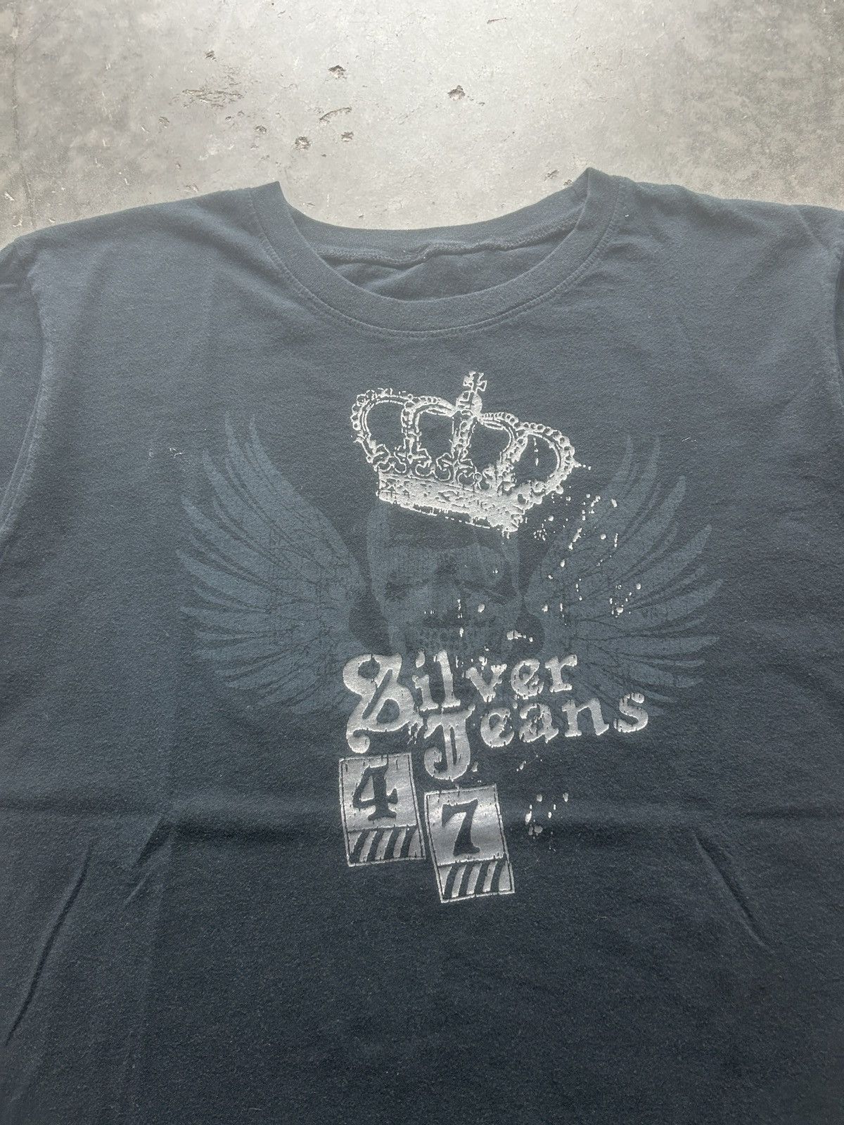 Vintage Vintage Y2K Silver Jeans Skull Graphic Tee Size US L / EU 52-54 / 3 - 2 Thumbnail