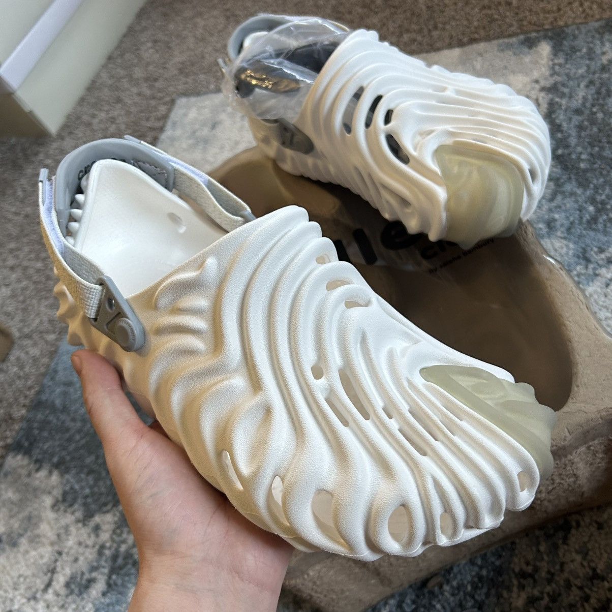 Salehe Bembury × Crocs ホワイト サンダル 26cm Salehe Bembury Crocs White | Grailed