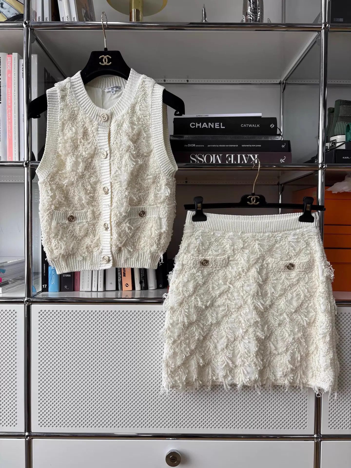 Chanel Chanel 21s White Tassel Lace Crystal Button Knit & Vest Set Size XS / US 0-2 / IT 36-38 - 1 Thumbnail