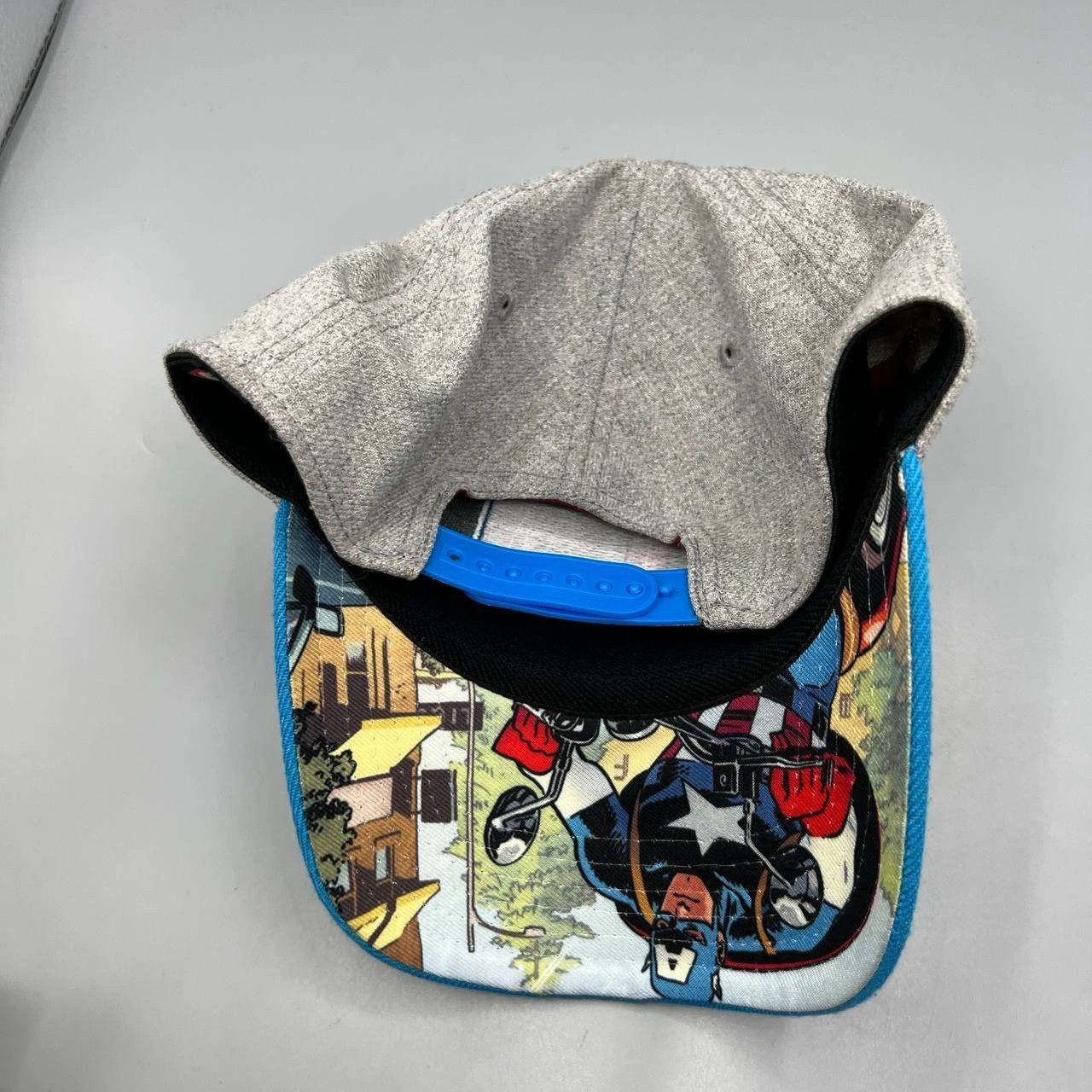 Marvel Comics Captain America Flag Hat Men Gray Blue Marvel Snap Back Cap Size ONE SIZE - 3 Thumbnail