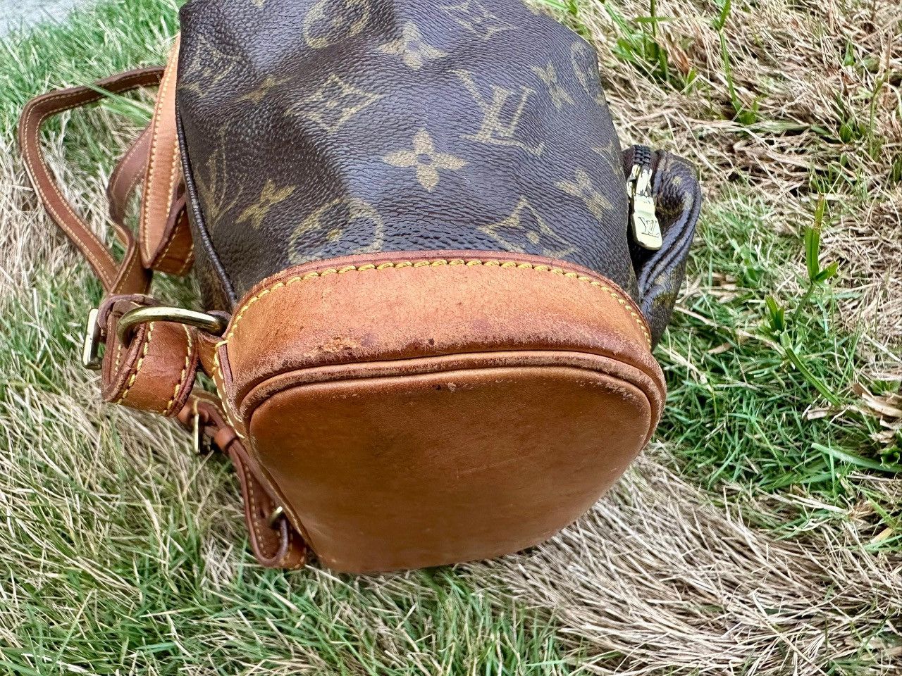 Louis Vuitton Authentic Louis Vuitton Monogram Canvas Montsouris Mini Bag Size ONE SIZE - 18 Thumbnail
