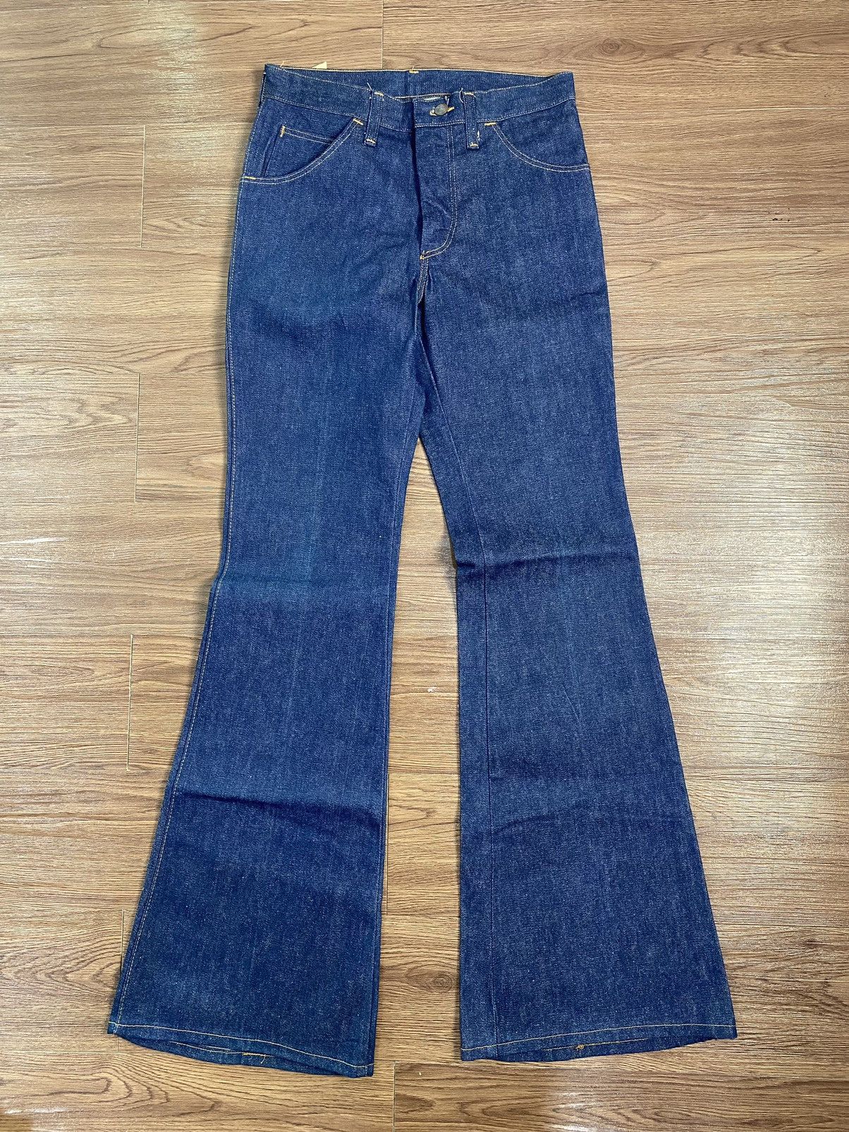 image of Flare Jeans Nos Vintage Wrangler Blue Bell Bootcut in Denim, Men's (Size 28)
