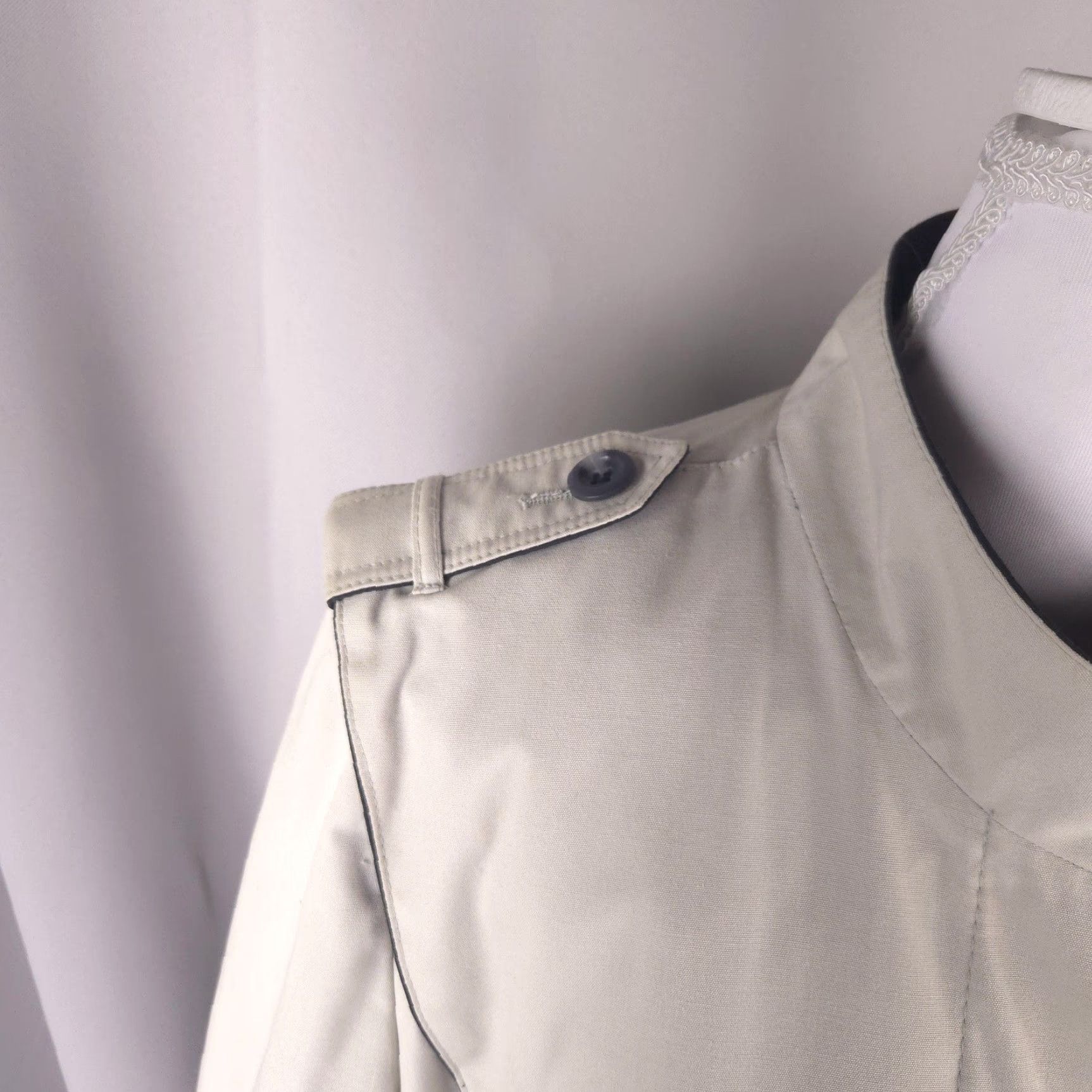 VINTAGE Trench Coat Womens Beige S M Belted Epaulet Raincoat Timeless Single Breasted Civilian Style Coat Womens