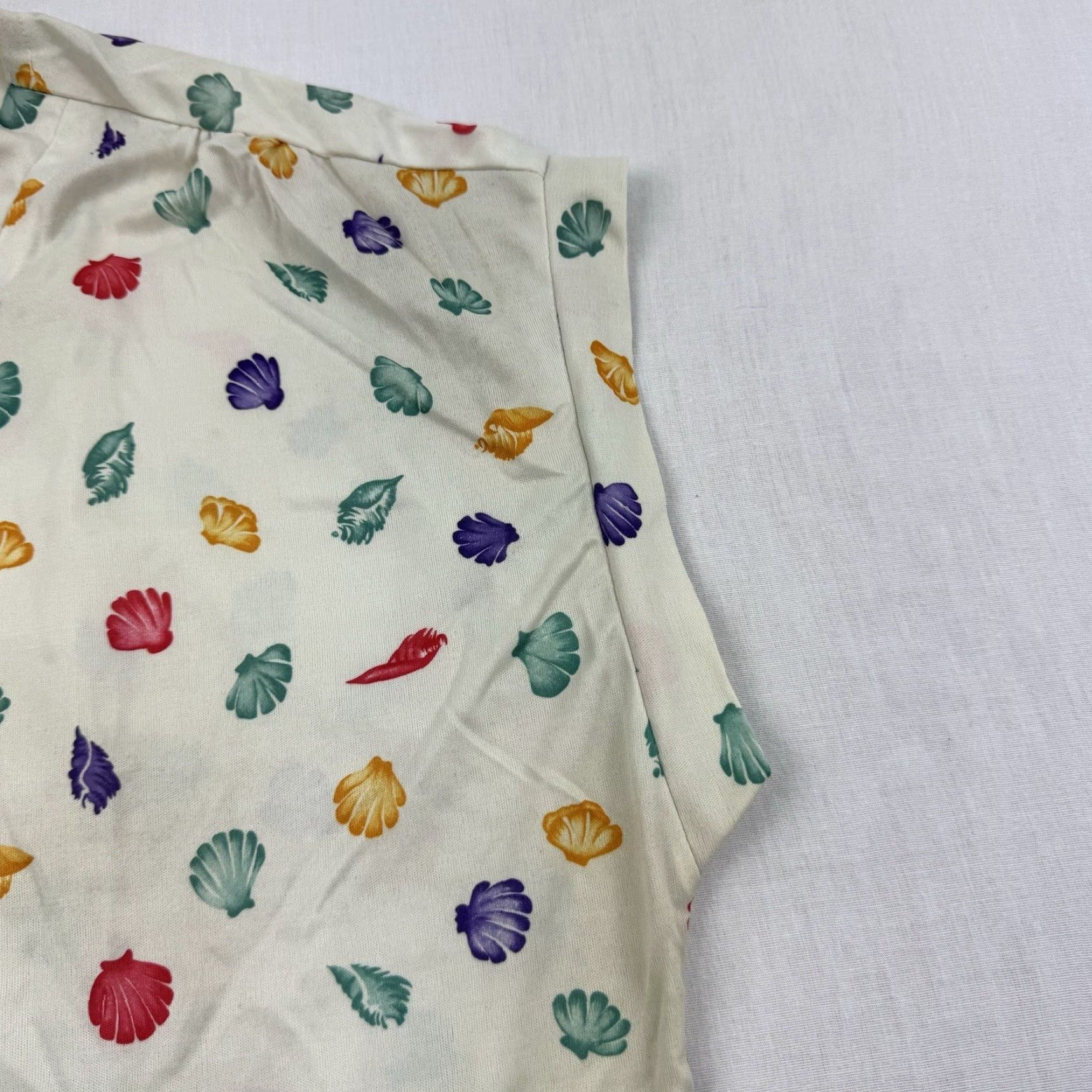 Vintage VINTAGE Blouse Womens 16 Tan Sea Shells V Neck Sleeveless 70s Hippie 70s Ivory Polyester N/A Size XXL / US 16-18 / IT 52-54 - 3 Thumbnail
