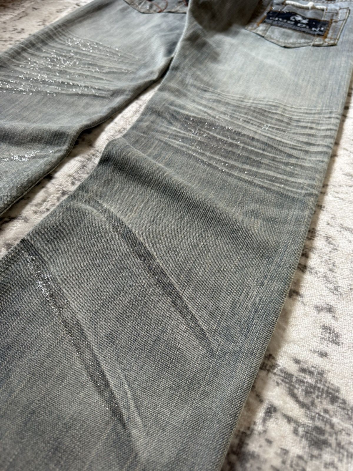 GOSTAR DE FUGA × Japanese Brand × Vintage Jue Dini Japan Smokey Gray Whisker & Claw Mark Glitter Jeans Size US 30 / EU 46 - 18 Thumbnail
