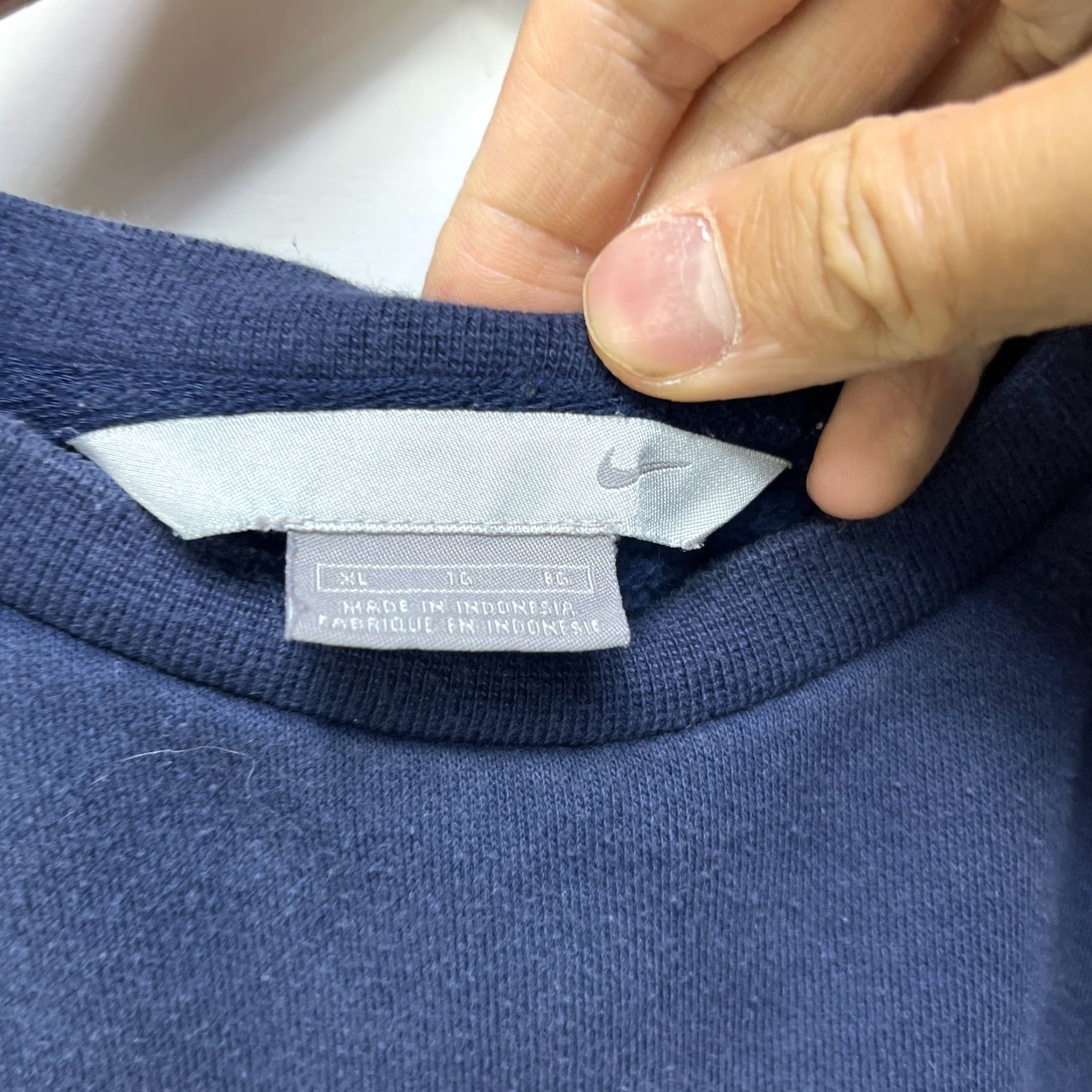 Nike VINTAGE Nike Sweatshirt XL Mens Blue 90s Swoosh Logo Pullover Crew Neck Long Sleeve Fleece Cotton All Seasons Size US XL / EU 56 / 4 - 4 Thumbnail