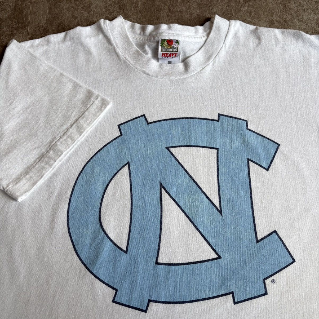 Vintage Vintage 90s University of North Carolina T Shirt Size US XL / EU 56 / 4 - 1 Thumbnail