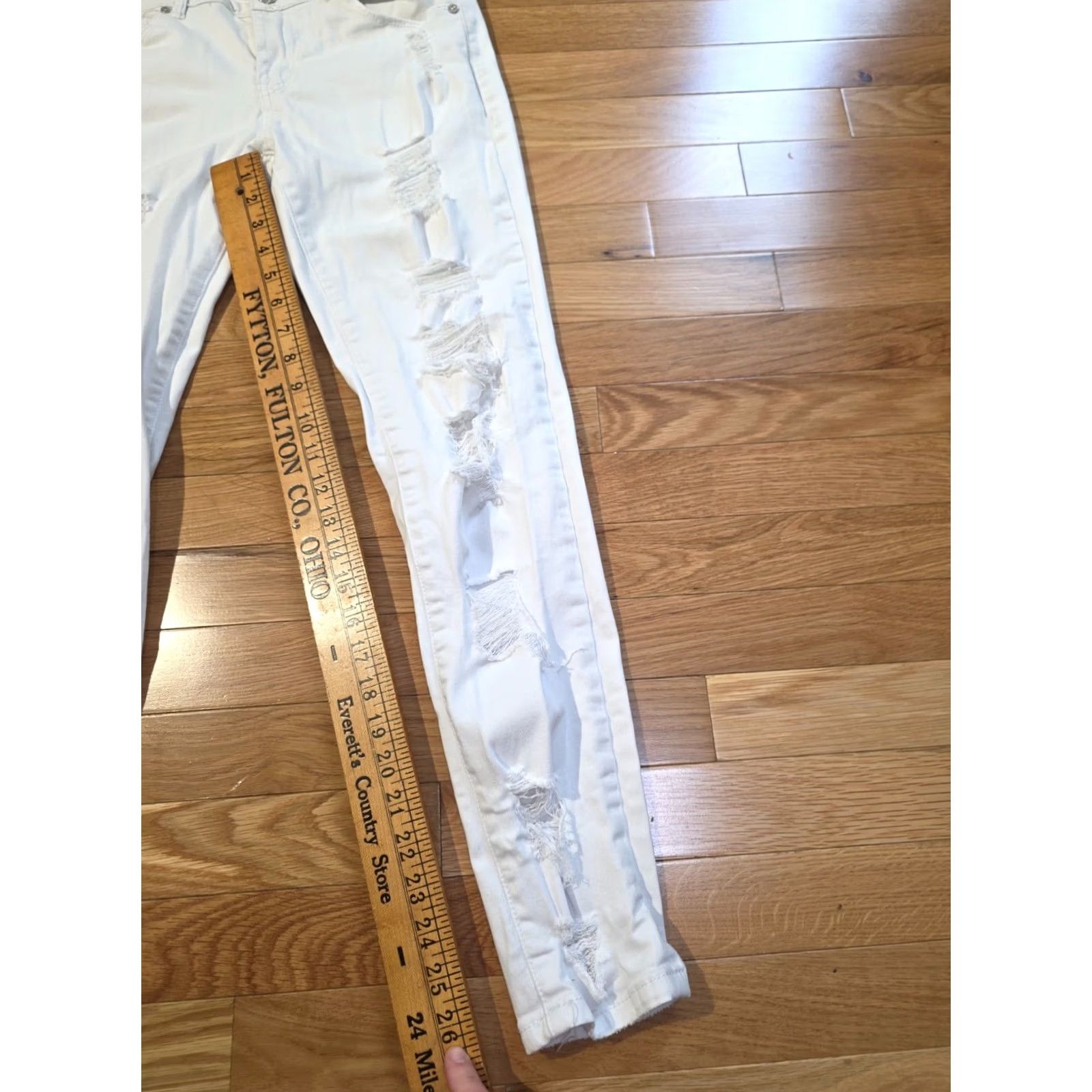Almost Famous Almost Famous White Denim Skinny Jeans Women's Size 7 Distressed 5 Pocket Cotton Mid Rise Jeans Size 28" / US 6 / IT 42 - 7 Thumbnail