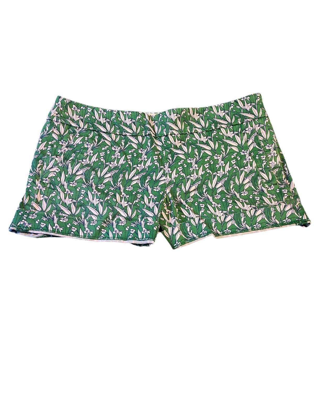 J.Crew J.Crew Green and White Floral Print Casual Women's Shorts Size 30" / US 8 / IT 44 - 2 Thumbnail