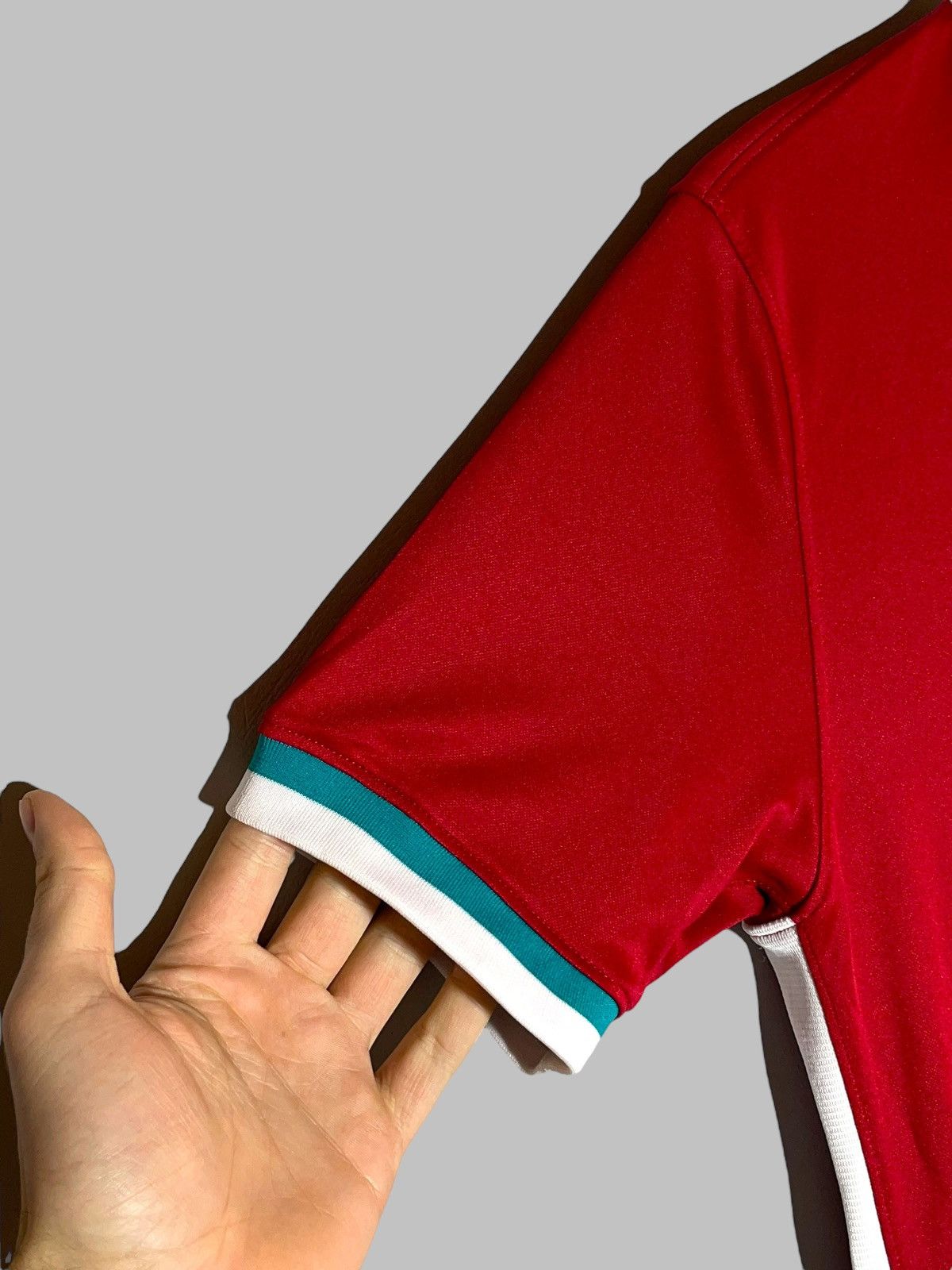 Nike #66 Alexander Arnold Liverpool Nike 2020/21 Home Jersey Size US S / EU 44-46 / 1 - 6 Thumbnail