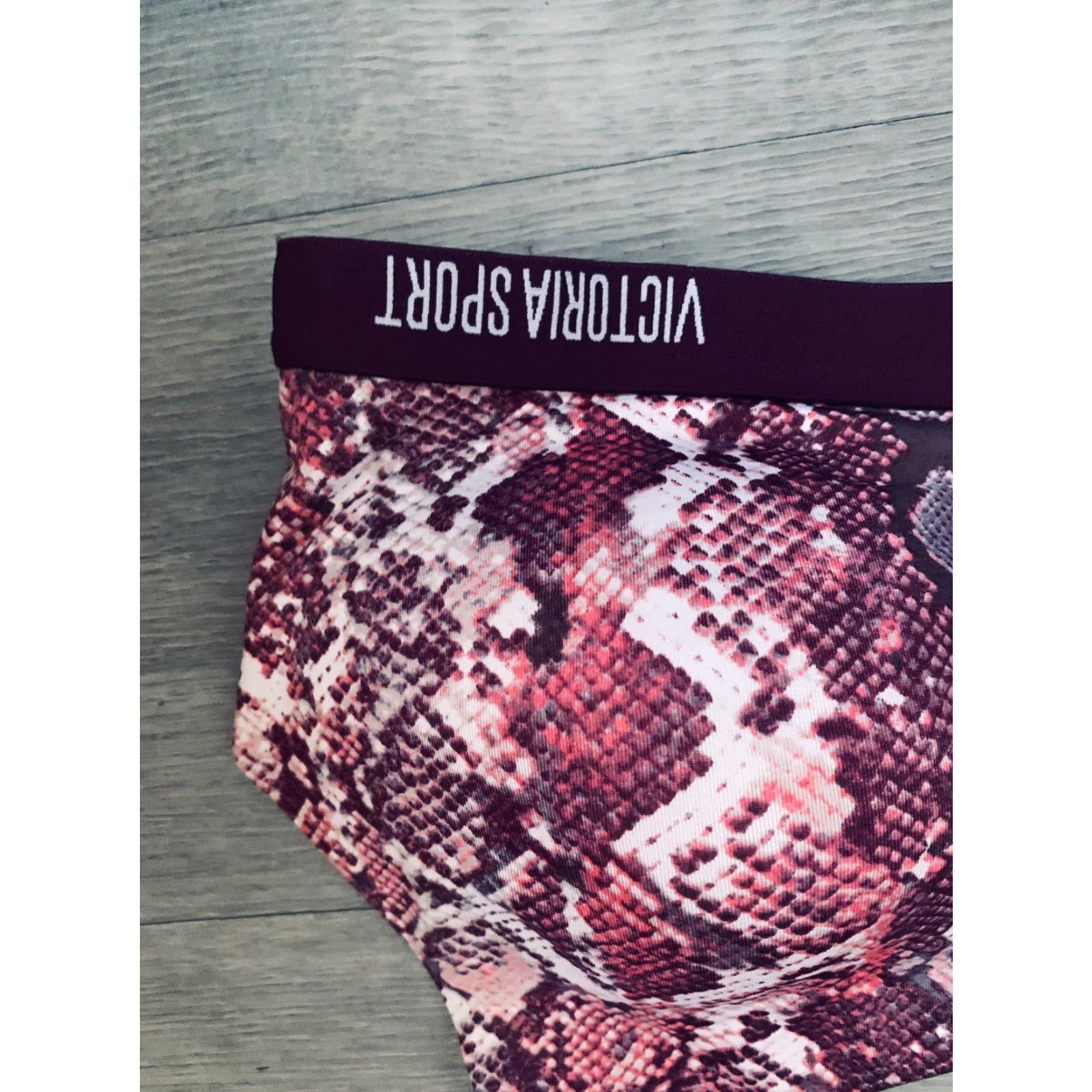 Victoria's Secret Victoria Sport Women's 34C Incredible Lightweight Sports Bra Molded Cups Size ONE SIZE - 2 Thumbnail