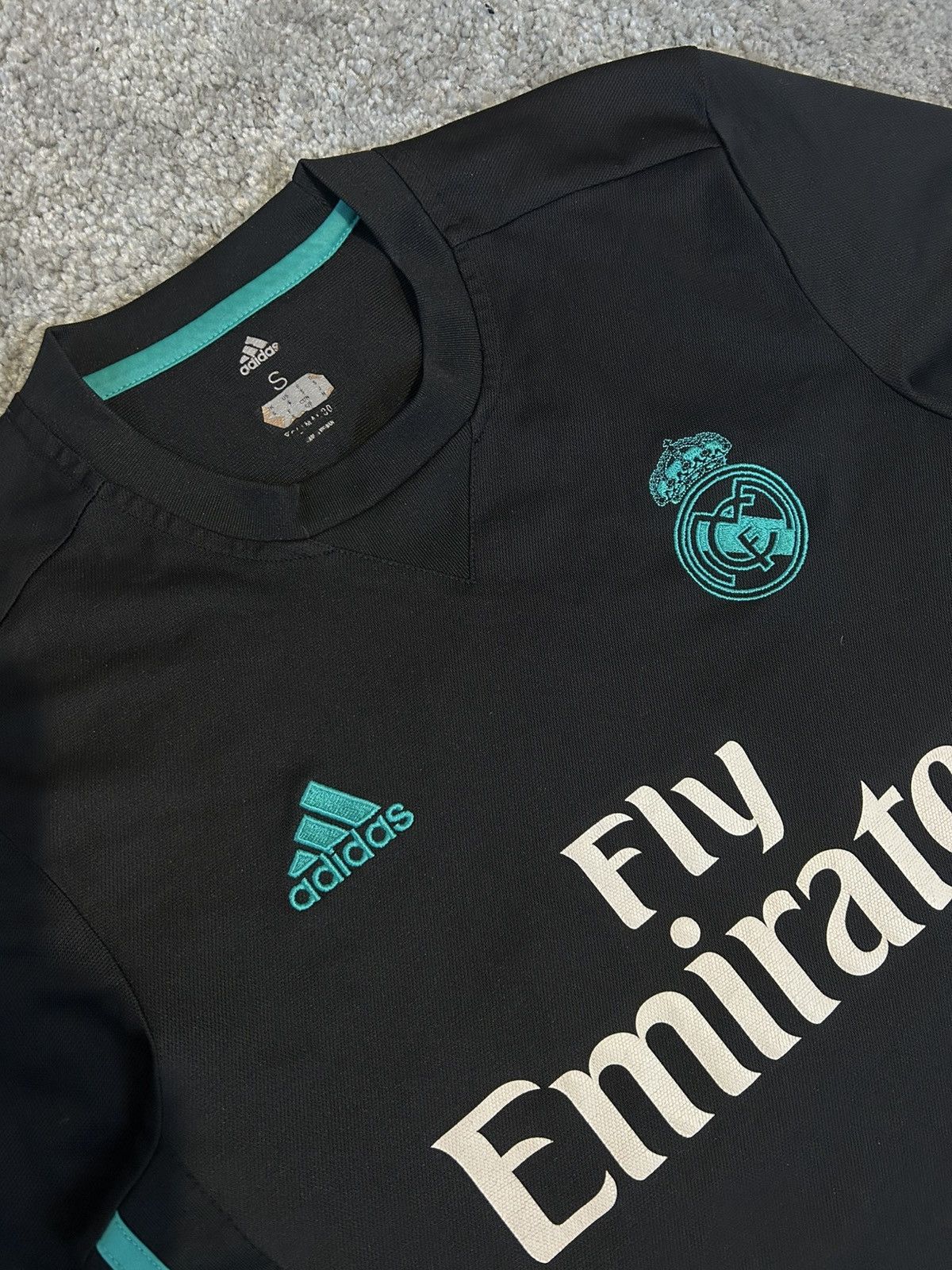 Adidas Real Madrid 2017-2018 away jersey Size US S / EU 44-46 / 1 - 2 Thumbnail