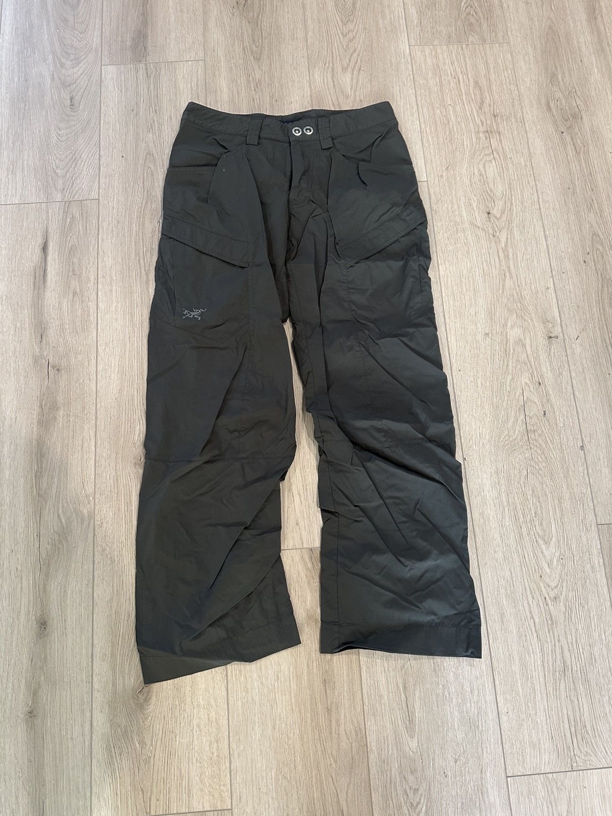 Arc'teryx Men's acrtyrex black cargo nylon pants Size US 30 / EU 46 - 1 Thumbnail