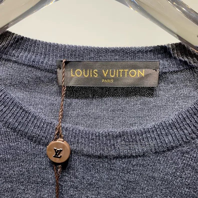 Louis Vuitton Louis Vuitton Solid logo knit sweater Size US L / EU 52-54 / 3 - 2 Thumbnail