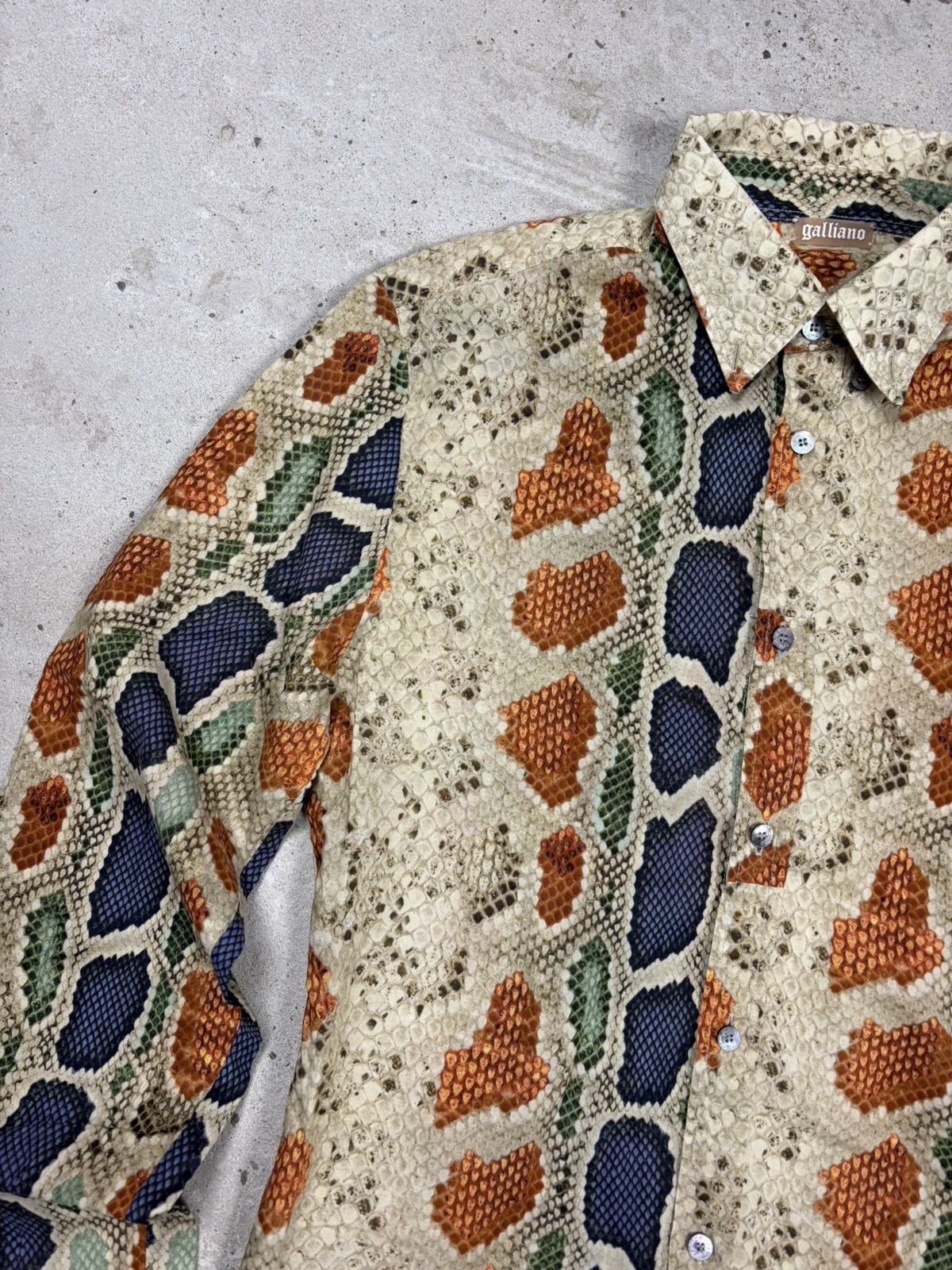 John Galliano Vintage 2000s John Galliano Snake Skin Print Button Up Shirt Size M / US 6-8 / IT 42-44 - 6 Thumbnail