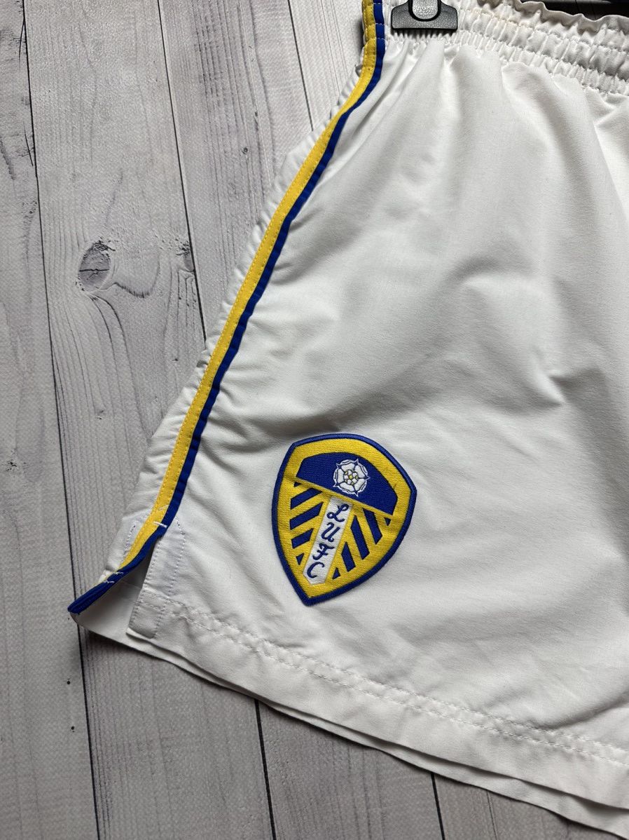 Vintage Vintage nike Leeds soccer shorts size M logo Size US 32 / EU 48 - 2 Thumbnail