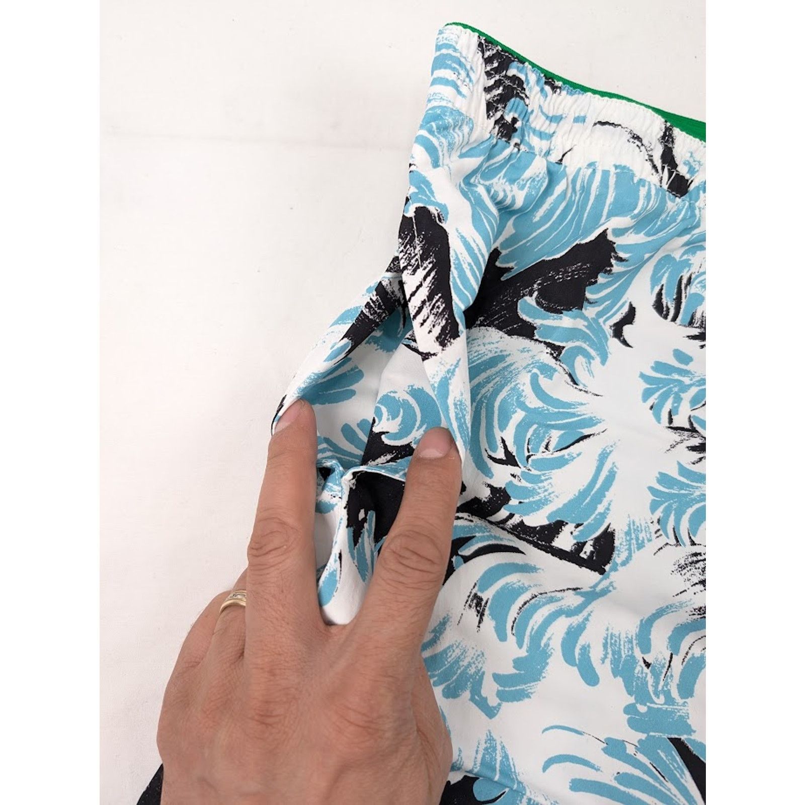 Bottega Veneta o1rshd1 Nylon Printed Feathers Swim Long Boxer in Black/Turq Size US 36 / EU 52 - 6 Thumbnail