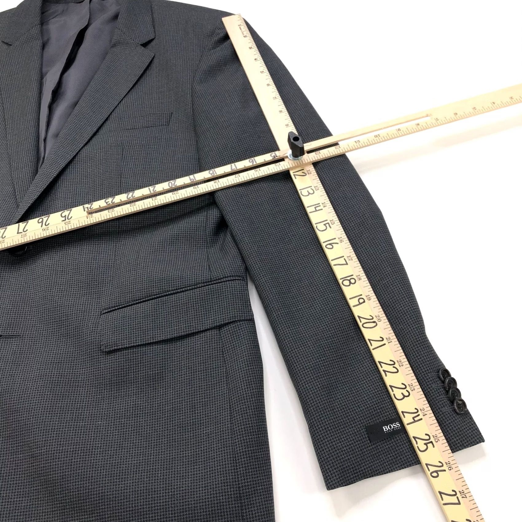 Hugo Boss HUGO BOSS Sport Coat Gray 100% Wool Lanificio Tesse Biella 42 R Single-Breasted Notch Lapel Two-Button Four-Button Sleeve Vintage? No Size US XS / EU 42 / 0 - 5 Thumbnail