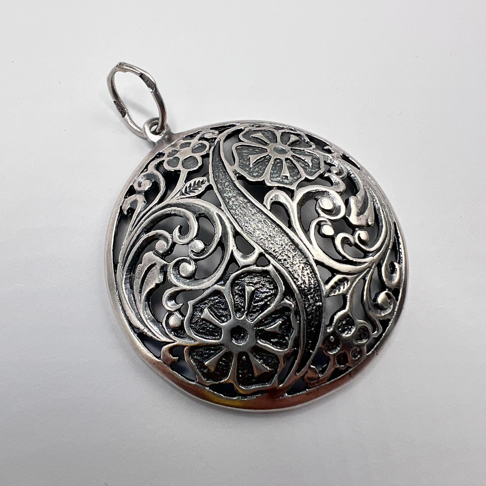Sterling Silver Vintage 925 Sterling Silver Round Filigree Pendant Floral Size ONE SIZE - 1 Thumbnail