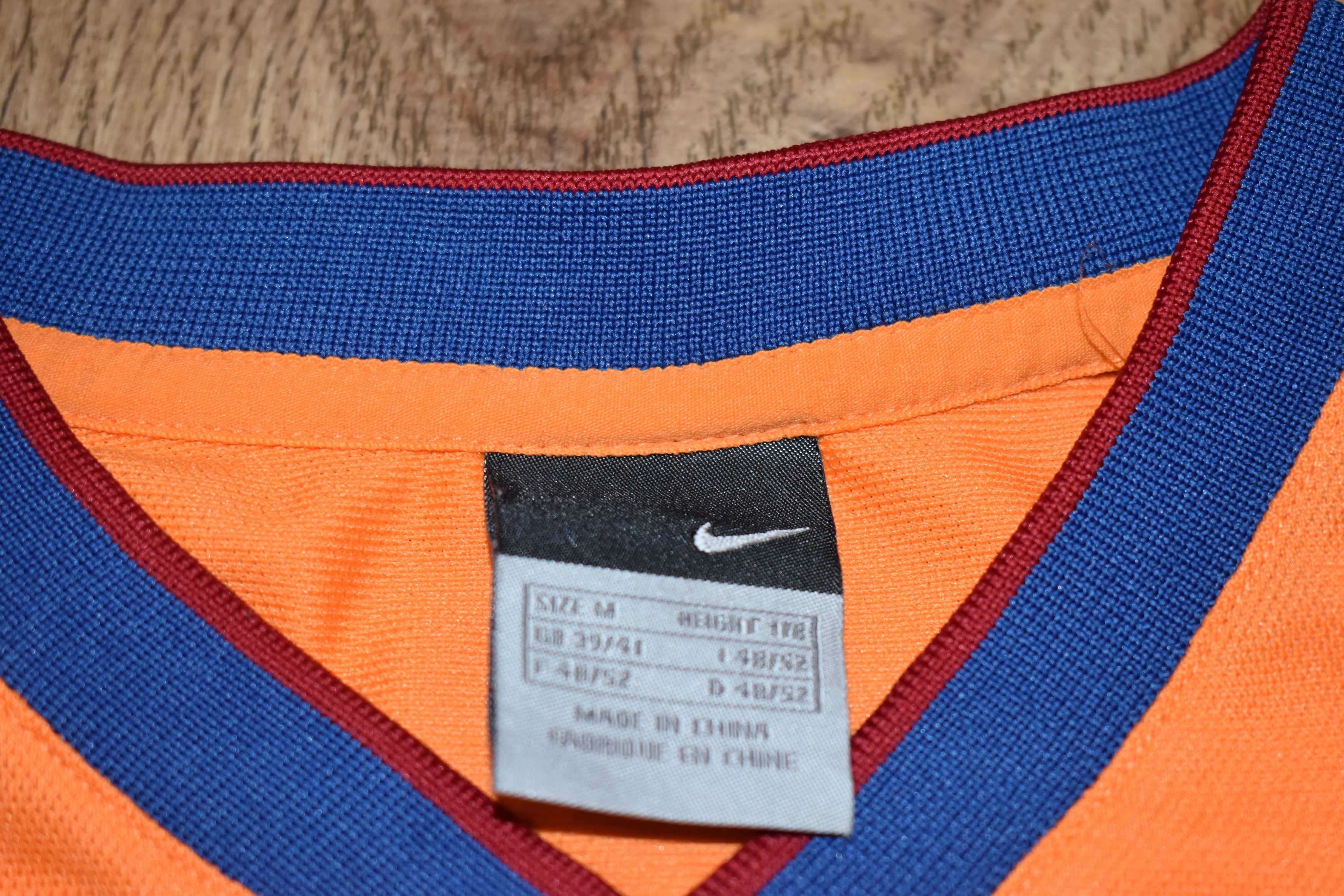 Nike BARCELONA 2006 2008 AWAY FOOTBALL JERSEY NIKE SIZE M MEN Size US M / EU 48-50 / 2 - 5 Thumbnail