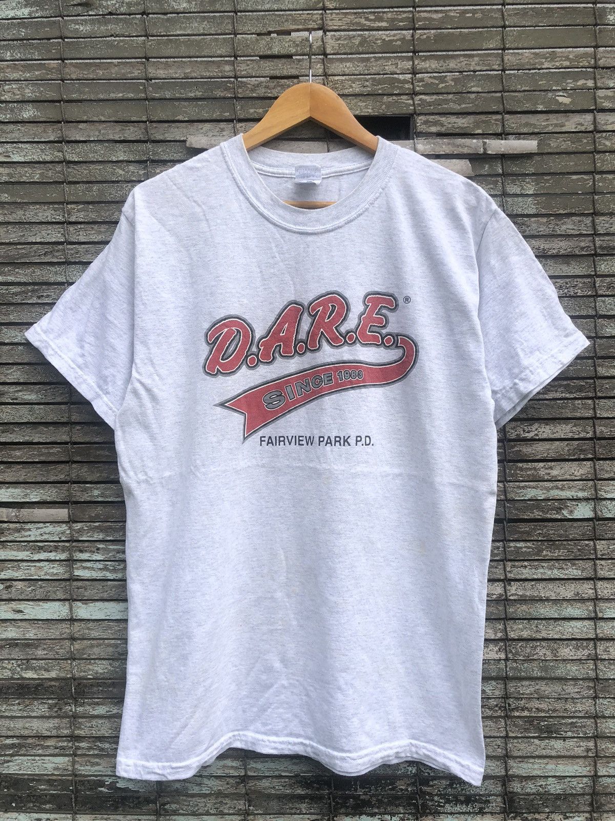 Vintage Vintage Y2K DARE Fairview Park P.D Tshirt Size US M / EU 48-50 / 2 - 1 Thumbnail
