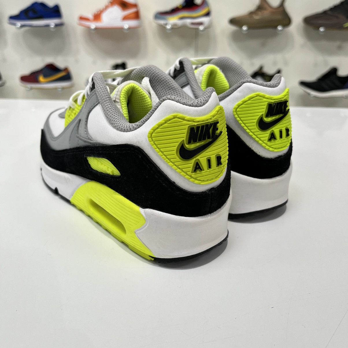Nike Nike Air Max 90 OG Volt (GS) Size US 5 / EU 37 - 3 Thumbnail