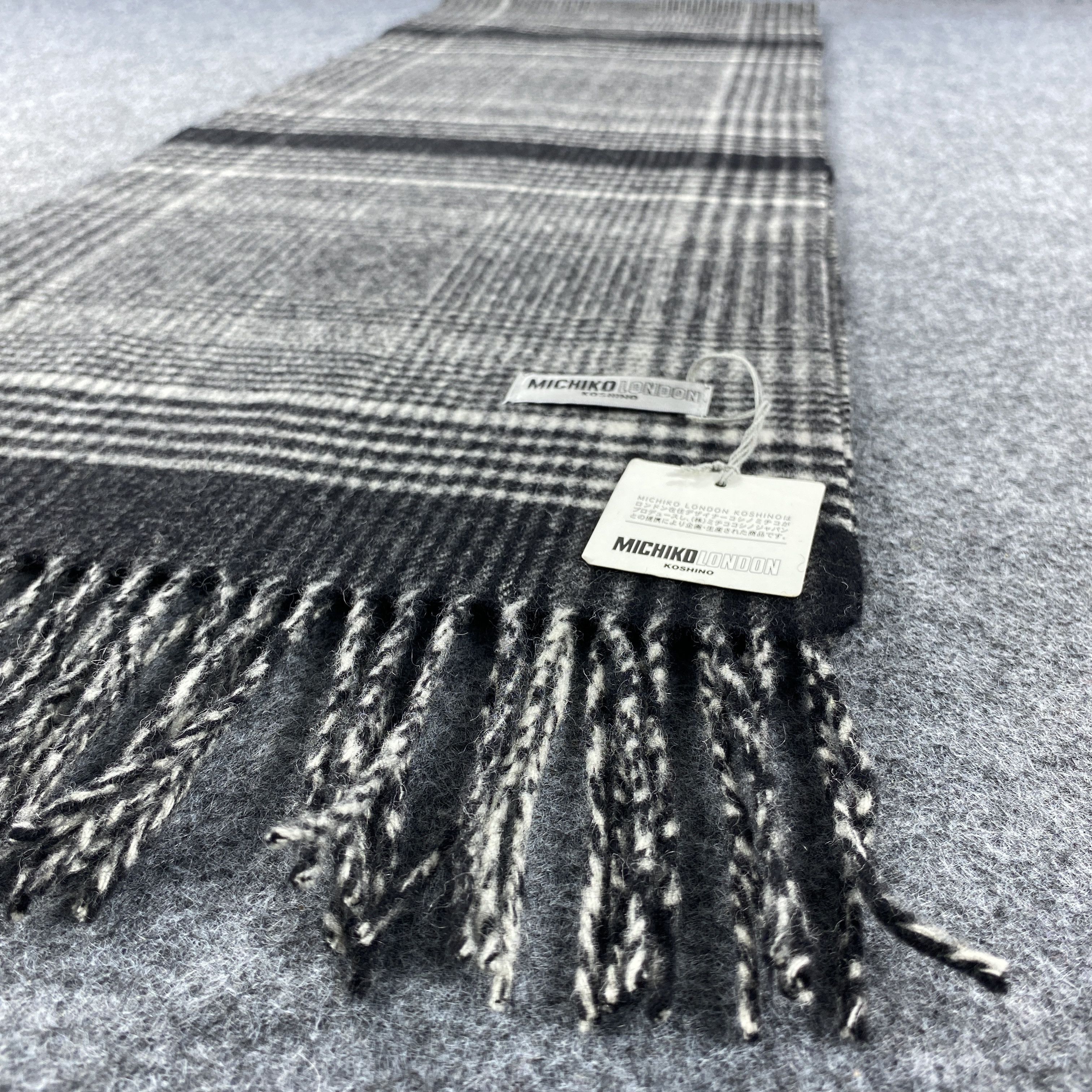 Michiko Koshino London × Vintage Michiko Koshino London Scarf # Muffler # Neckwear # D412 Size ONE SIZE - 8 Thumbnail