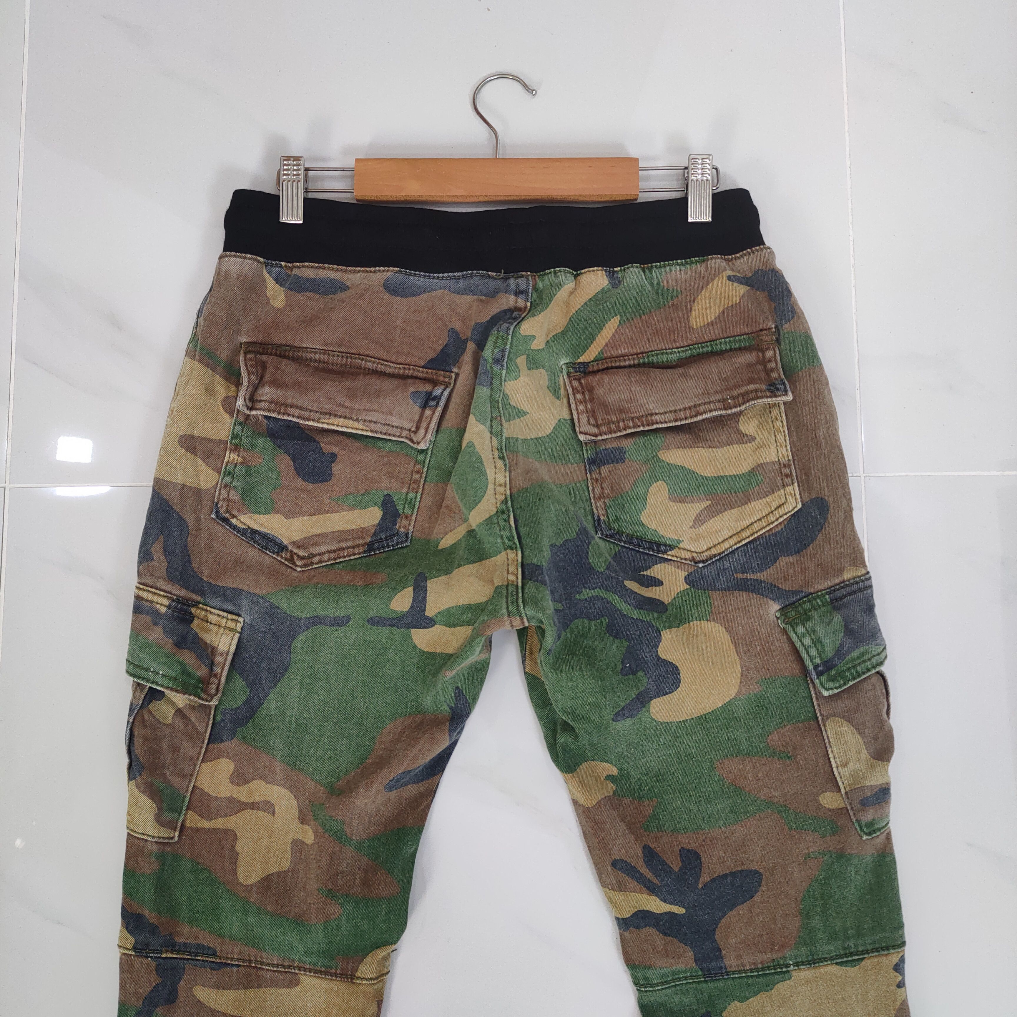 Japanese Brand SPRING WAIST ANKLE ZIP CAMO CARGO PANTS Size US 29 - 5 Thumbnail