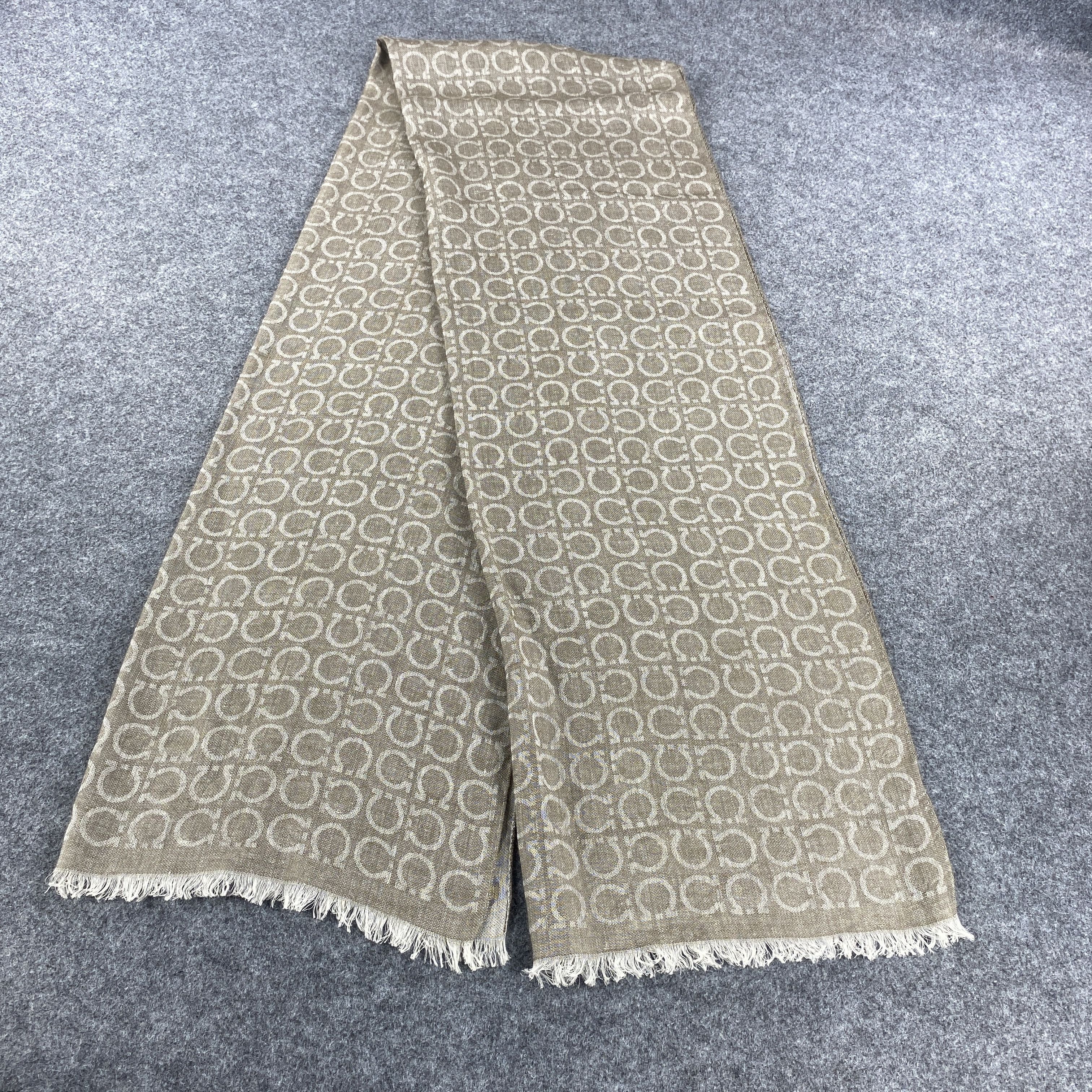 Salvatore Ferragamo × Vintage GF10569 Salvatore Ferragamo Scarf Neck Wear Muffler Size ONE SIZE - 1 Thumbnail