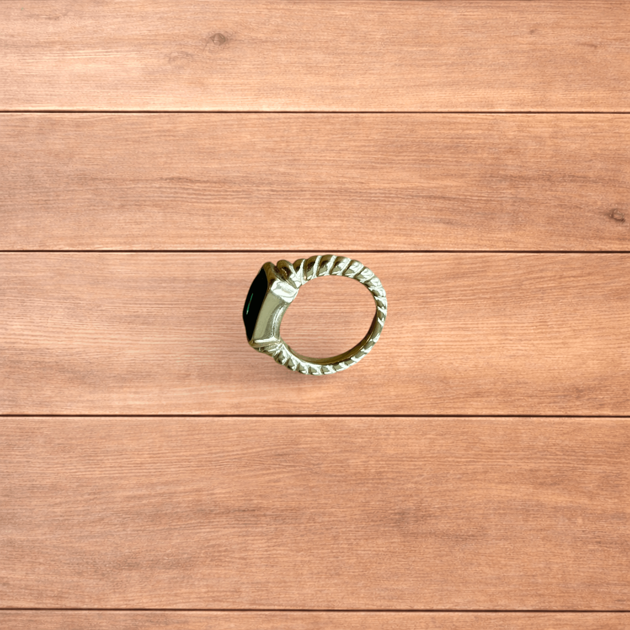 Japanese Brand Lovely vintage style gold ring with green gemstone. Size ONE SIZE - 7 Thumbnail
