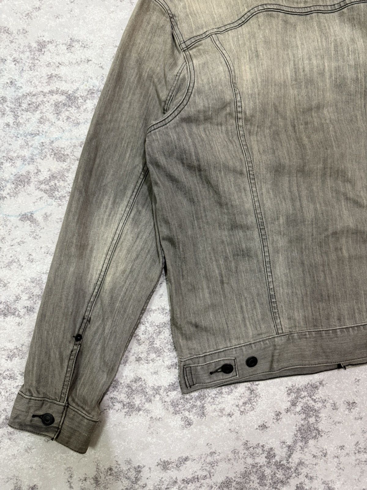 Levi's Levi’s Black Fade Denim Trucker Jacket Size US M / EU 48-50 / 2 - 15 Thumbnail