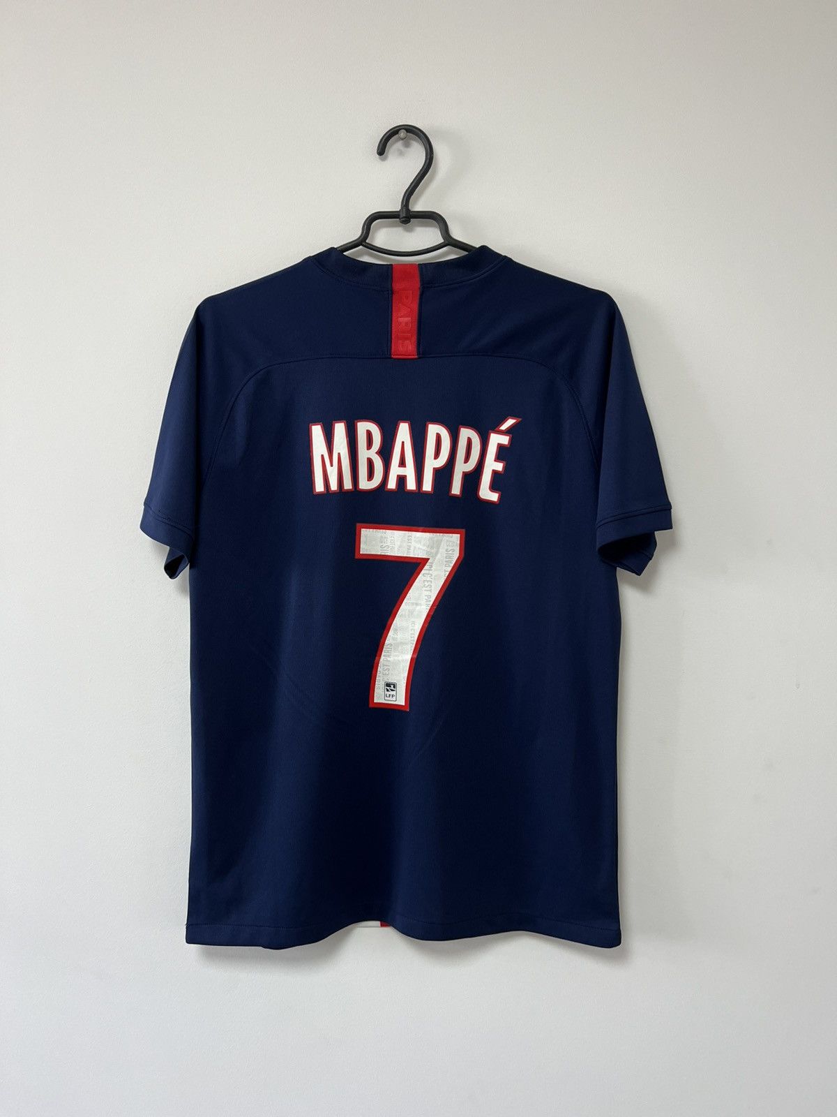 Nike PSG 2019/20 Home Jersey Mbappe #7 Football Shirt Nike M Size US M / EU 48-50 / 2 - 4 Thumbnail