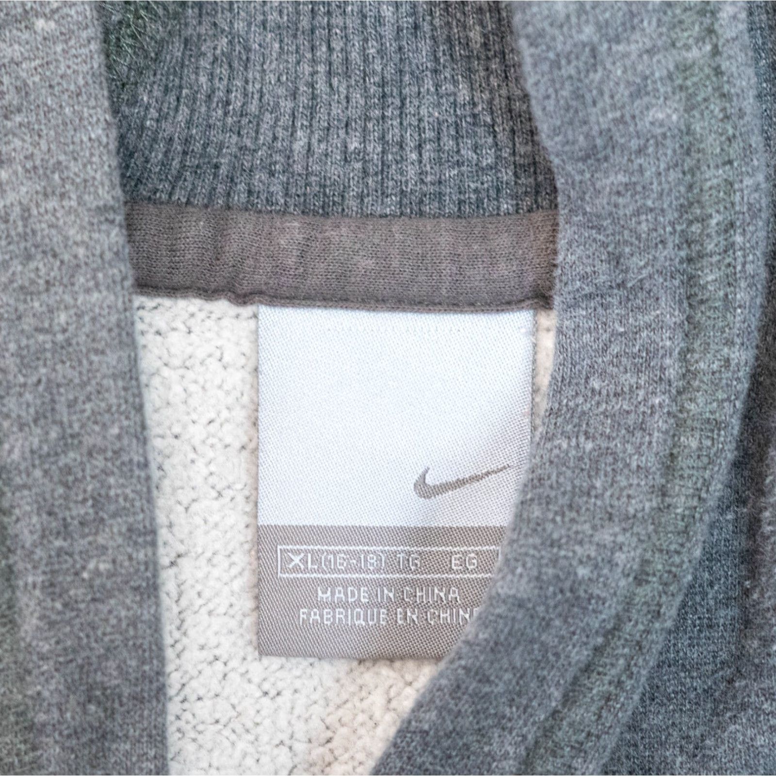 Nike VINTAGE Nike Jacket XL Grey Zip Up Lightweight Athletic Running Y2K Retro Womens Jacket Size XL / US 12-14 / IT 48-50 - 4 Thumbnail