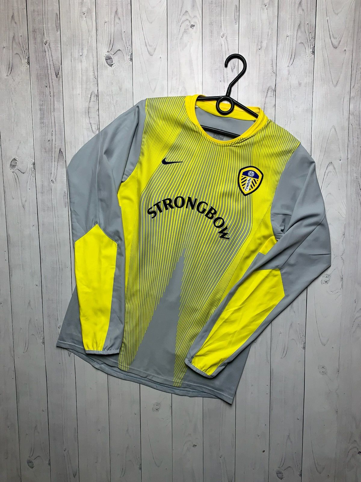 Nike × Vintage Vintage Nike Leeds soccer jersey goalkeeper rare size Xs/S Size US S / EU 44-46 / 1 - 1 Thumbnail