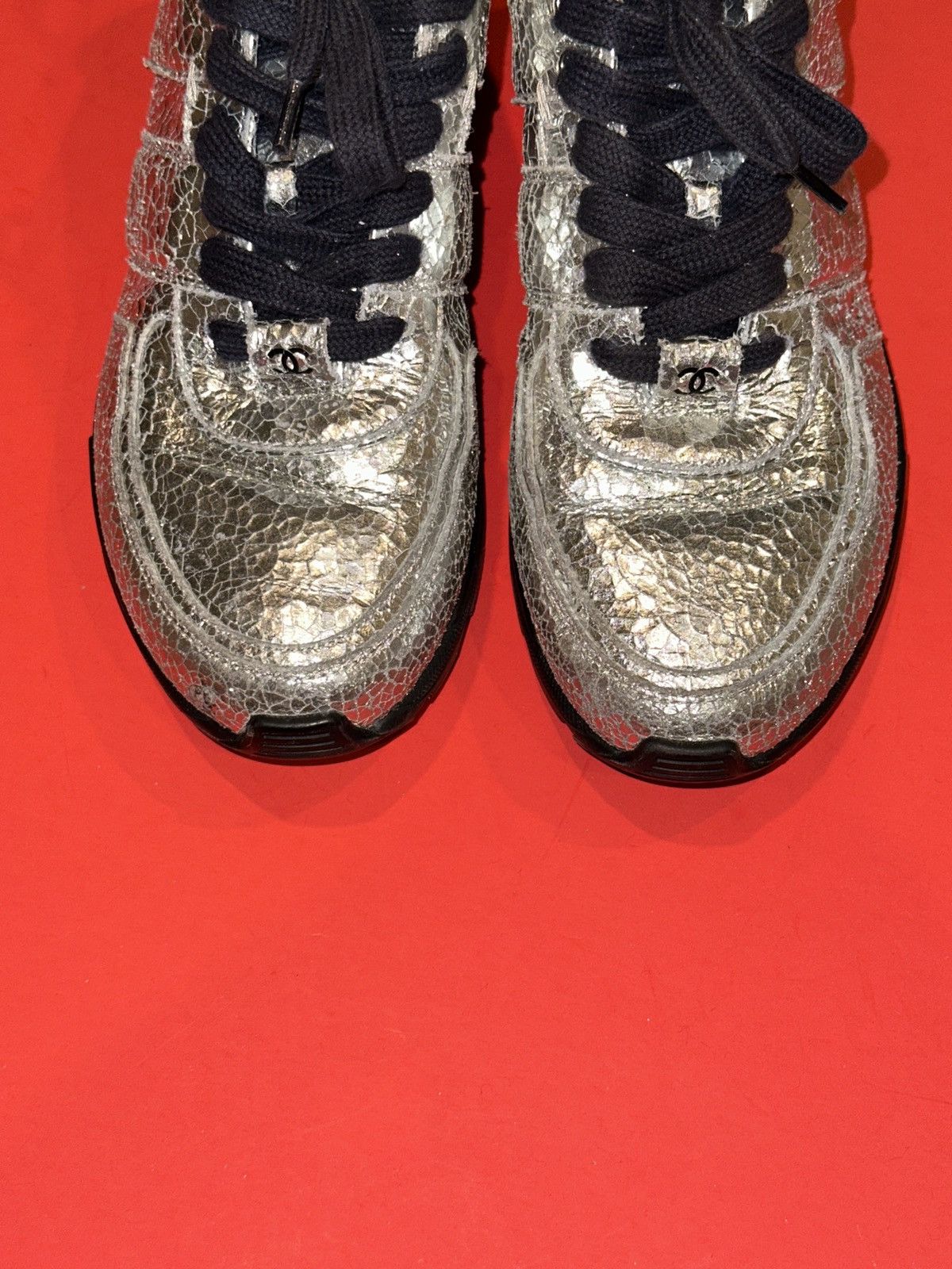 Chanel Chanel Silver Texture Leather CC Low Top Sneakers READ FLAWS Size US 8 / IT 38 - 2 Thumbnail