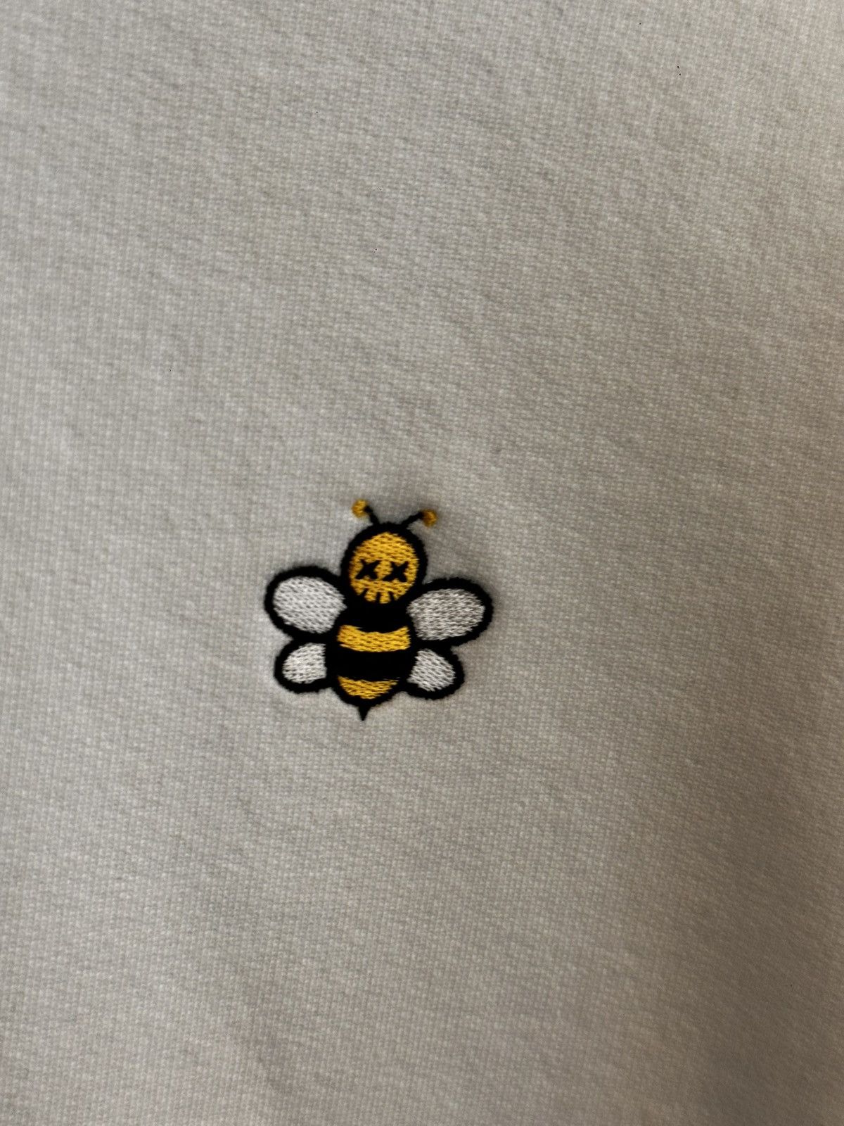 Dior KAWS x Dior Bee Crewneck white Size US L / EU 52-54 / 3 - 3 Thumbnail