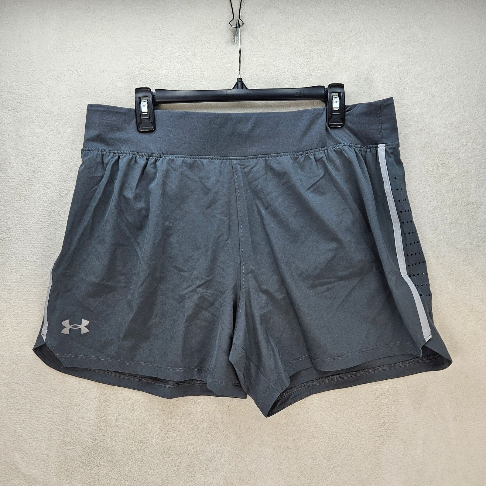 Under Armour UNDER ARMOUR MEN'S XL SPEEDPOCKET 5" INSEAM BLACK SHORTS Size US 35 - 1 Thumbnail