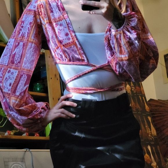 Urban Outfitters Urban Outfitters Florentina Print Velvet Wrap Crop Top - Xs Size XS / US 0-2 / IT 36-38 - 3 Thumbnail