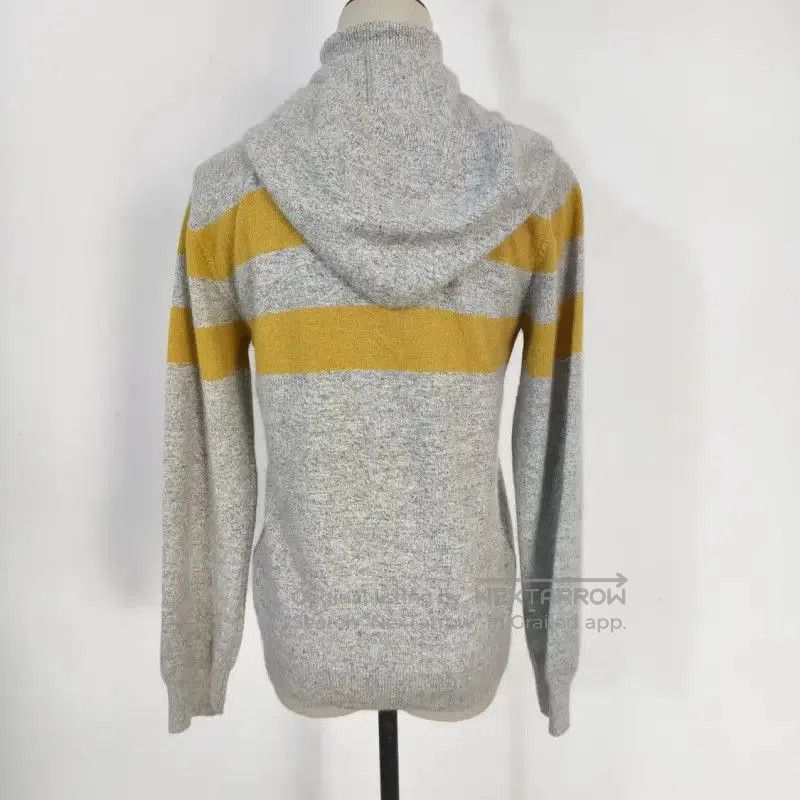 Burberry Burberry Women's Gray Wool Blend Long Sleeve Sweater. Size M / US 6-8 / IT 42-44 - 5 Thumbnail