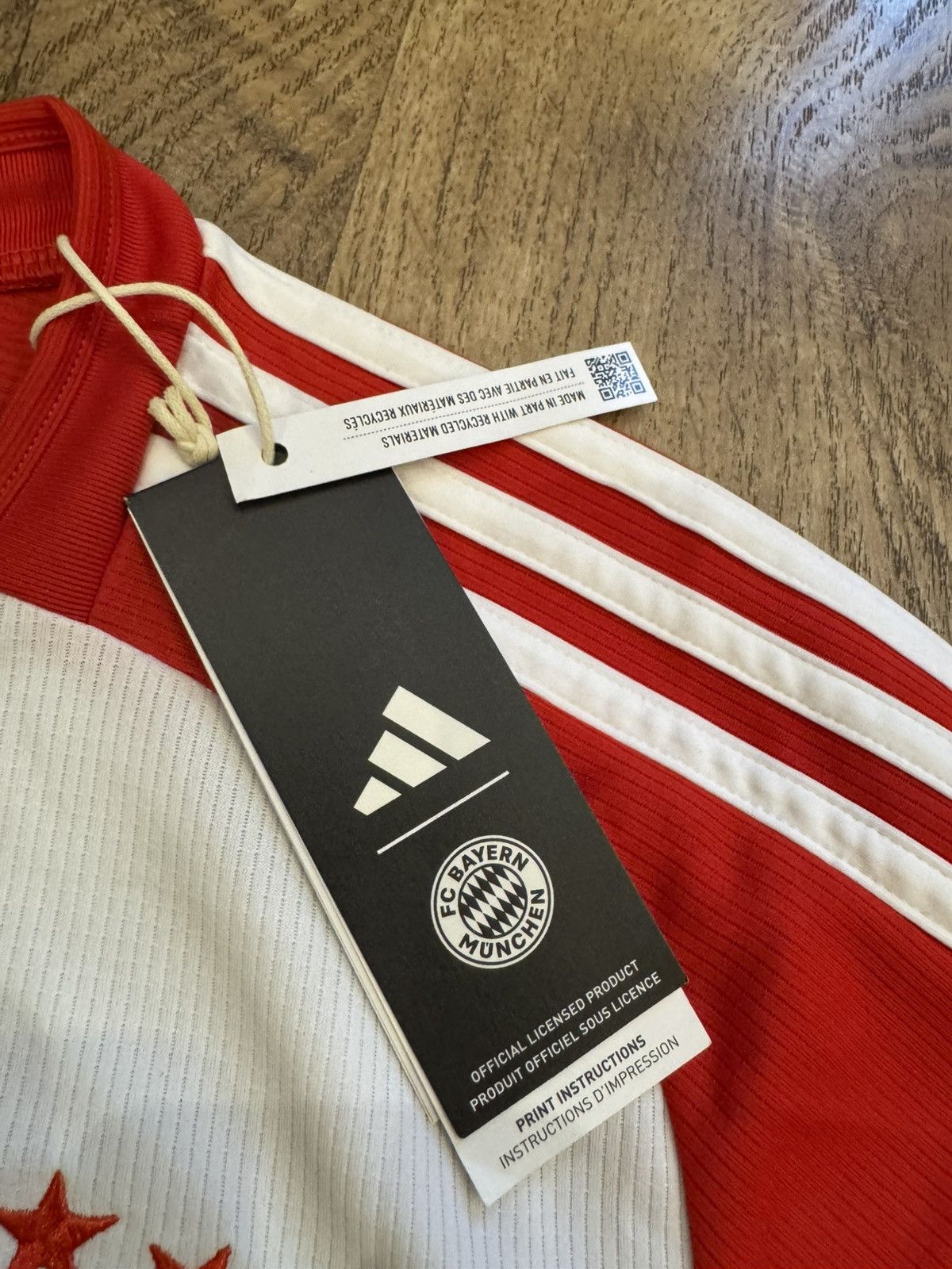 Adidas BAYERN MUNICH 2023 2024 HOME FOOTBALL SOCCER JERSEY SIZE M Size US M / EU 48-50 / 2 - 9 Thumbnail