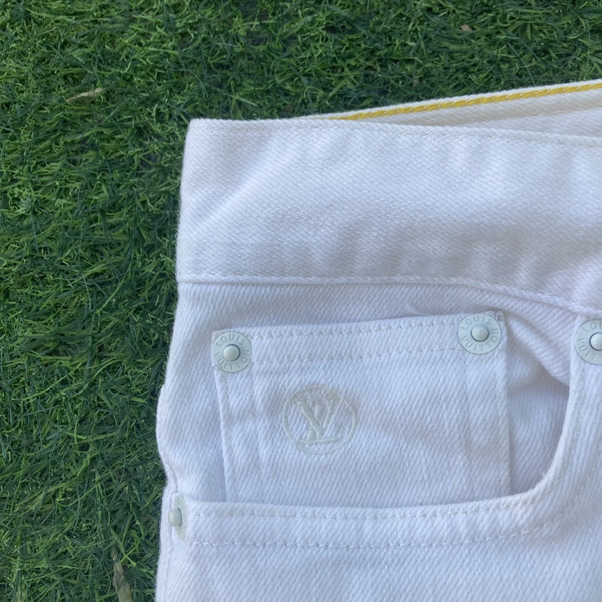 Designer LOUIS VUITTON ALL WHITE SLIM STRETCH JEANS Size 29" - 8 Thumbnail