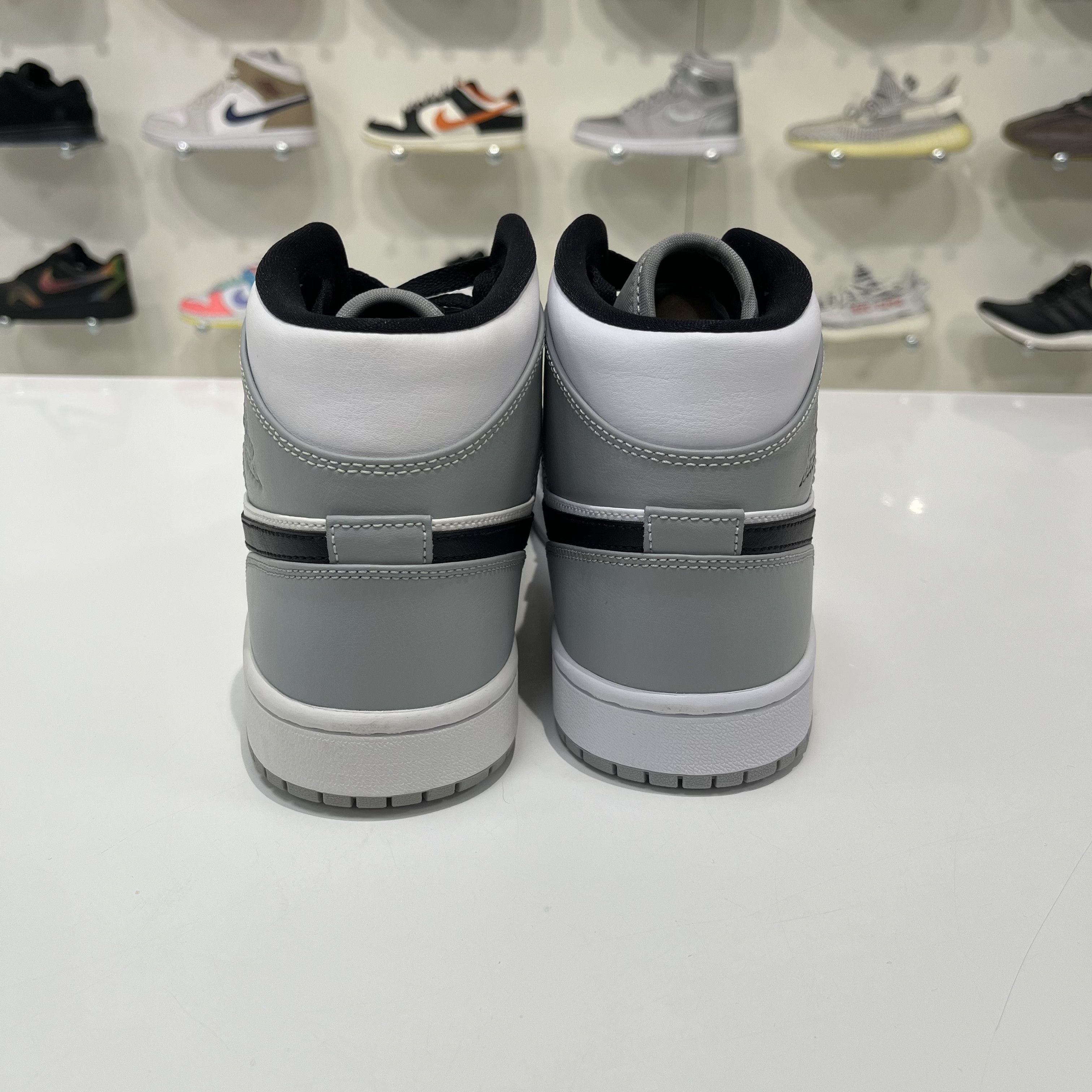 Nike Air Jordan 1 Mid Light Smoke Grey Size US 8.5 / EU 41-42 - 3 Thumbnail
