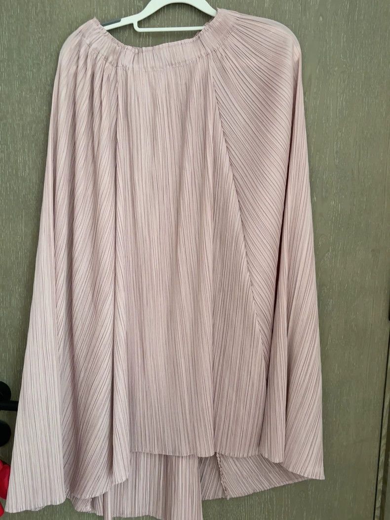Issey Miyake Issey Miyake size:3 Pink pleated skirt Size 31" - 2 Thumbnail