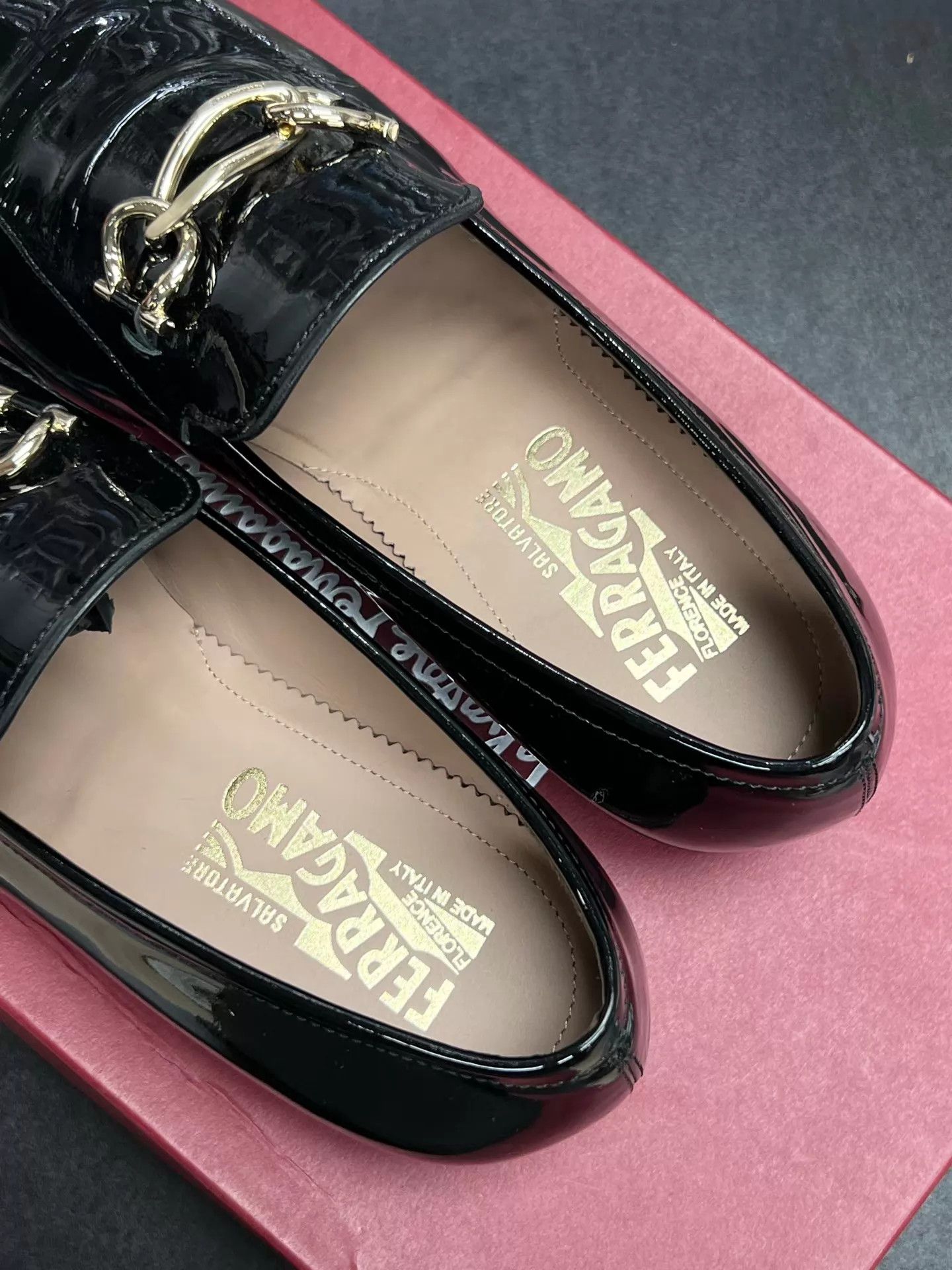 Salvatore Ferragamo Ferragamo GANCINI Patent Leather Loafer 39.5 Near Mint Size US 9 / IT 39 - 3 Thumbnail