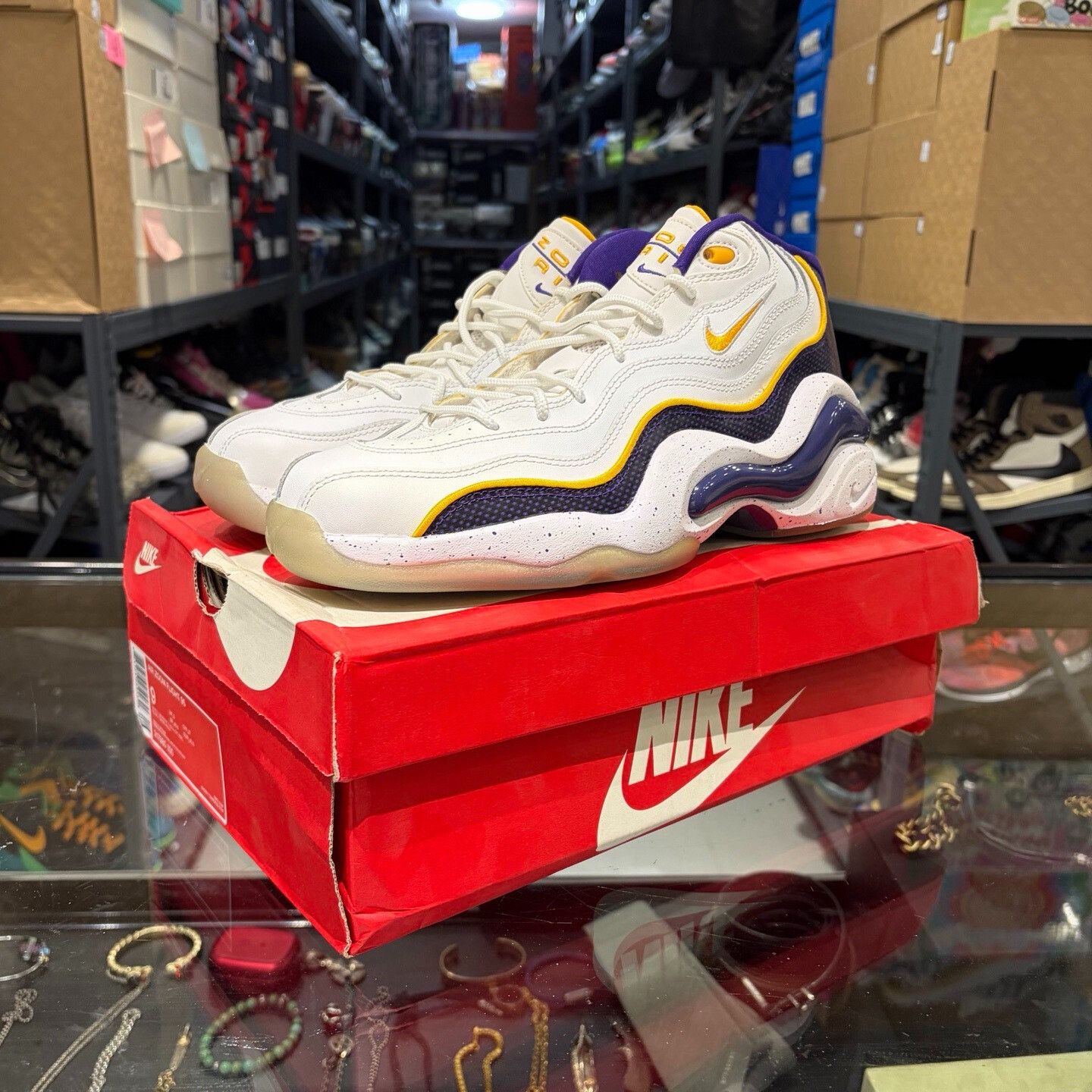 Nike Nike Gold Lowtop Sneakers 9.5 Men Size US 9.5 / EU 42-43 - 1 Thumbnail
